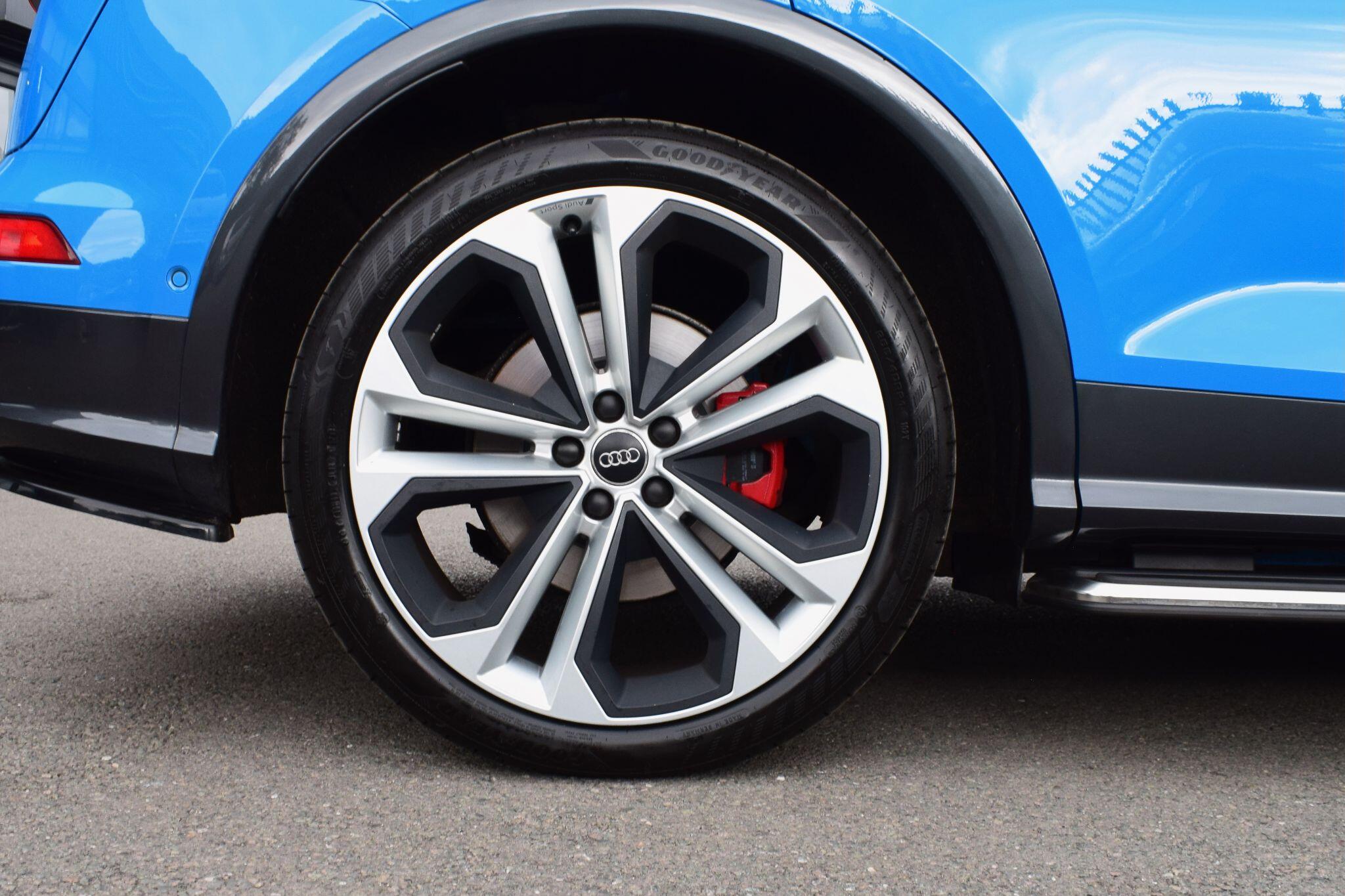 Audi SQ5 view 41