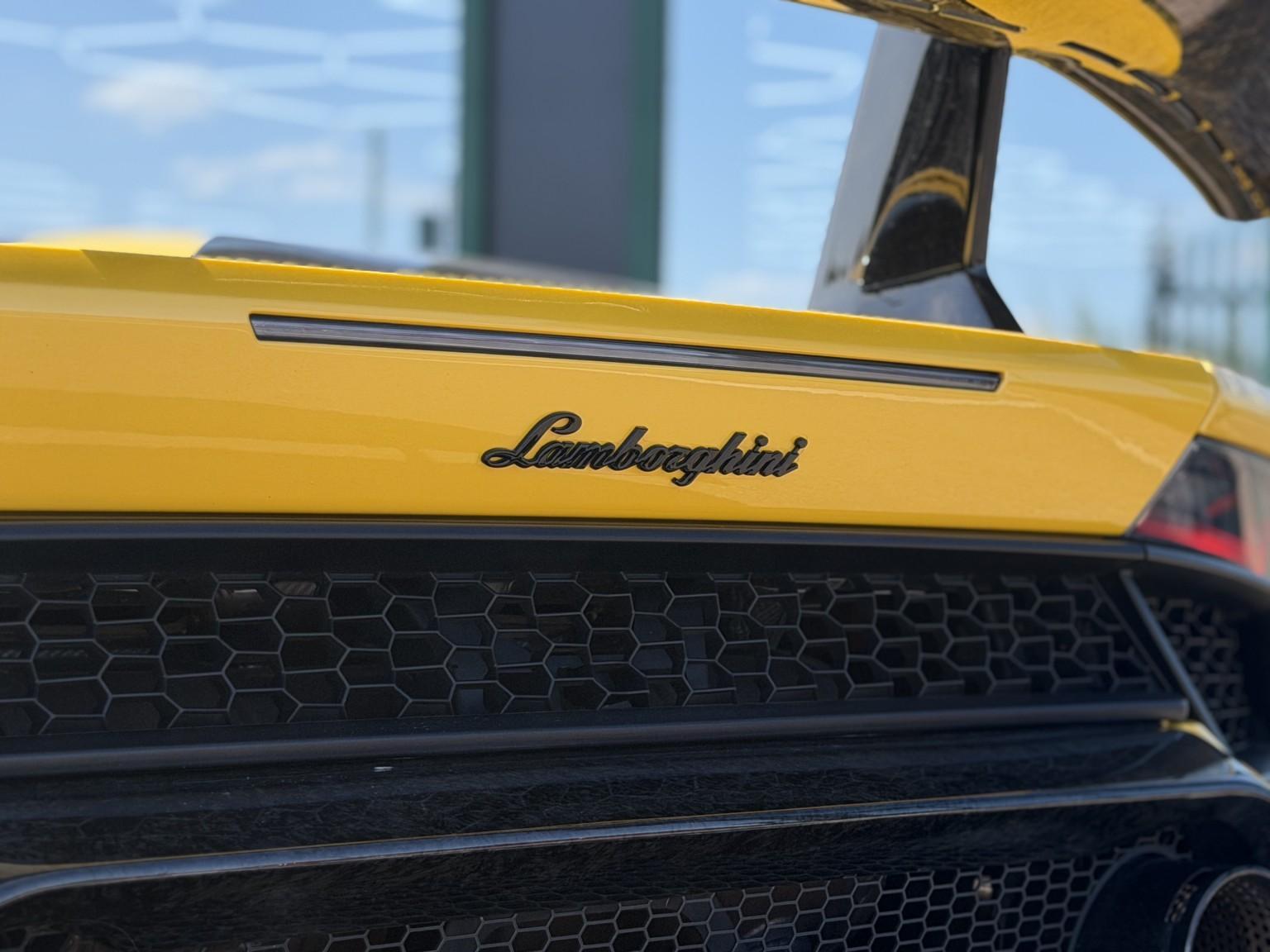 Lamborghini Huracan view 35