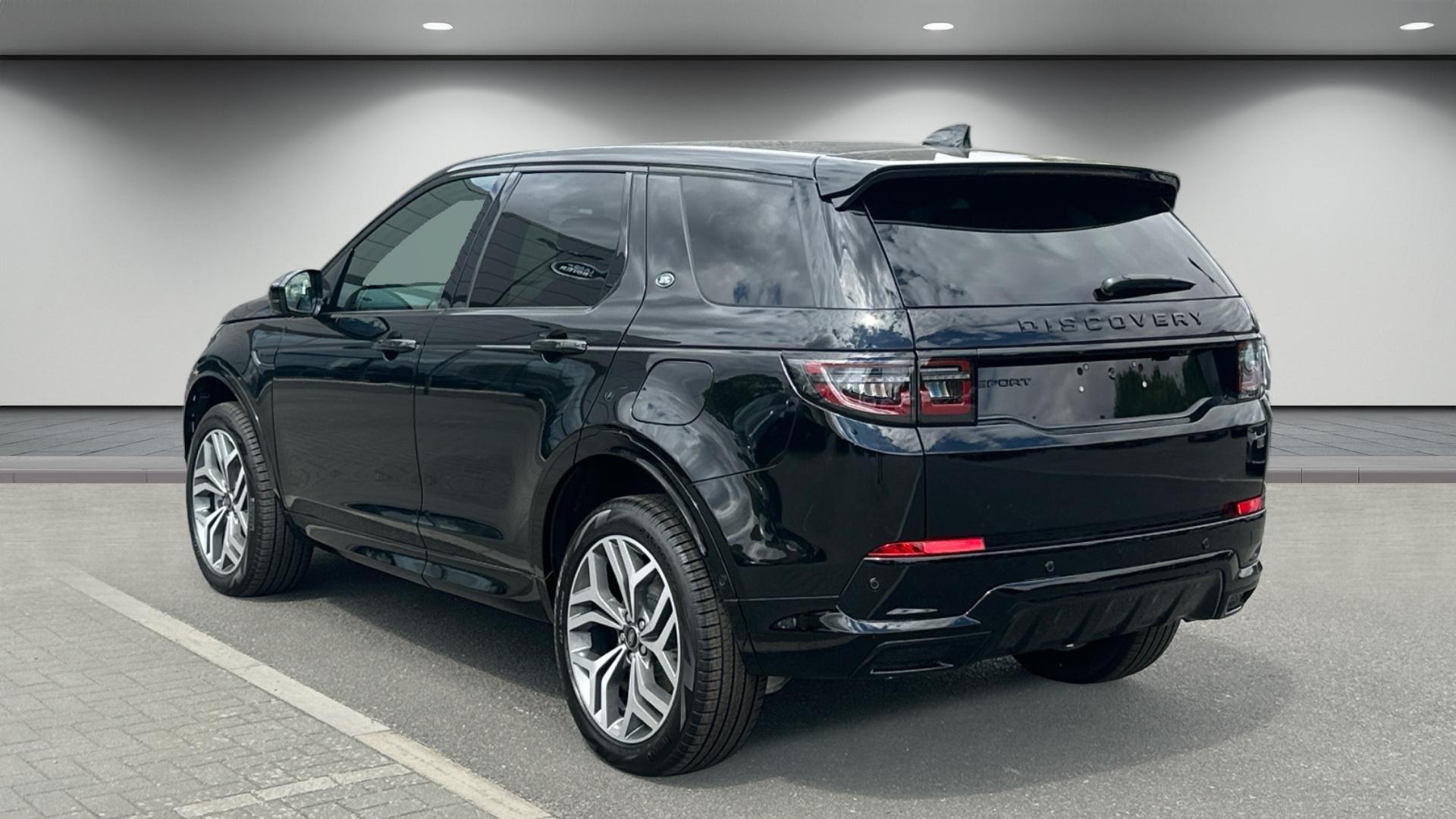 Land Rover Discovery Sport view 5