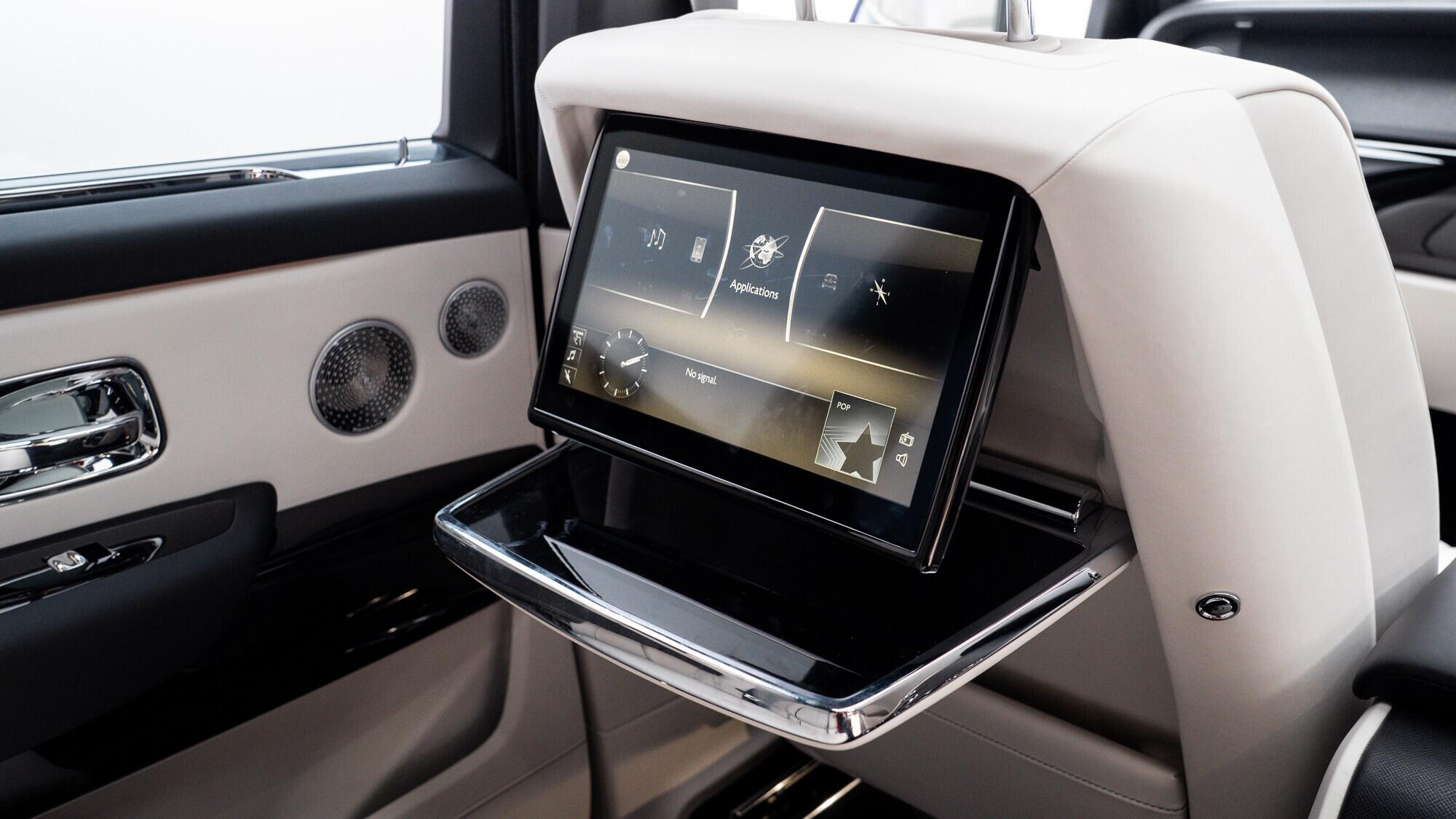 Rolls-Royce Cullinan view 24