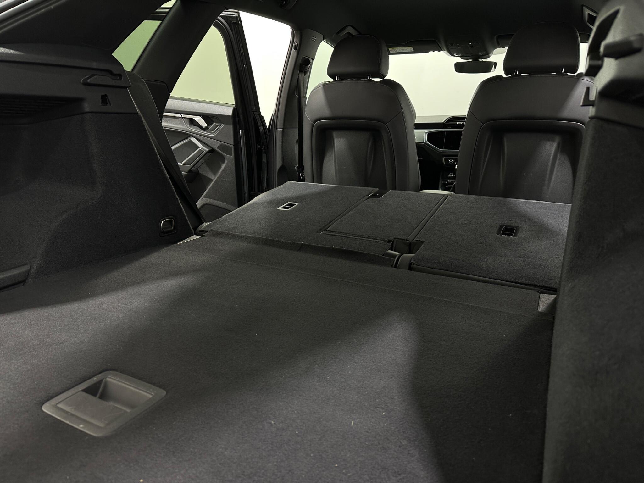 Audi Q3 view 44