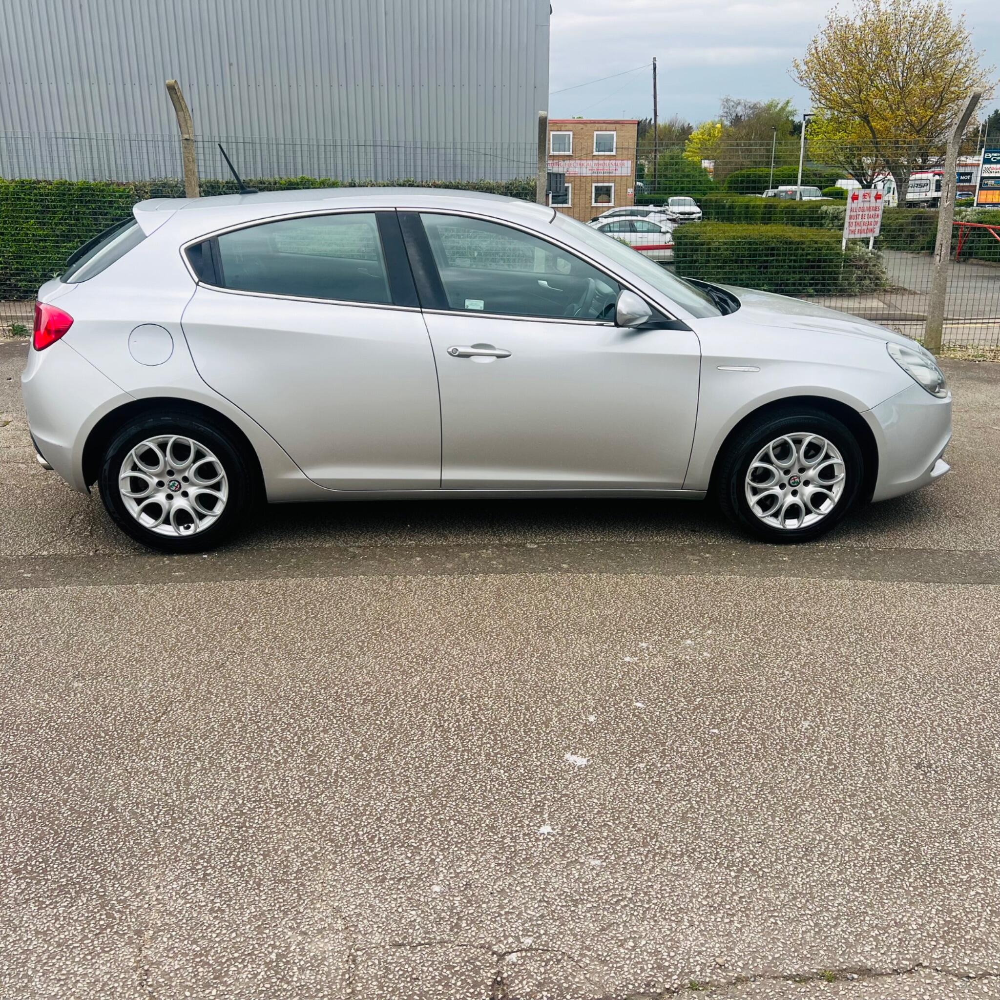Alfa Romeo Giulietta view 8