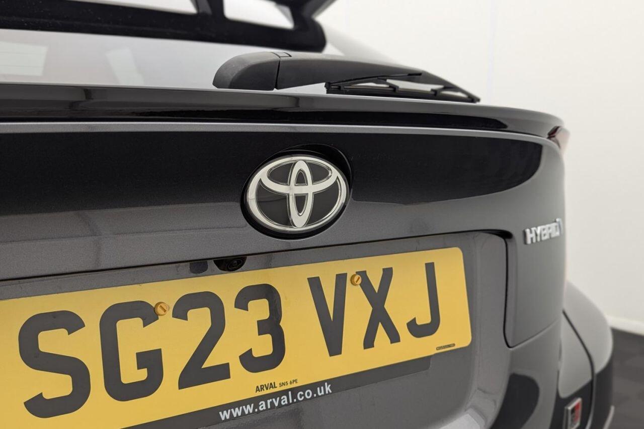 Toyota C-HR view 45