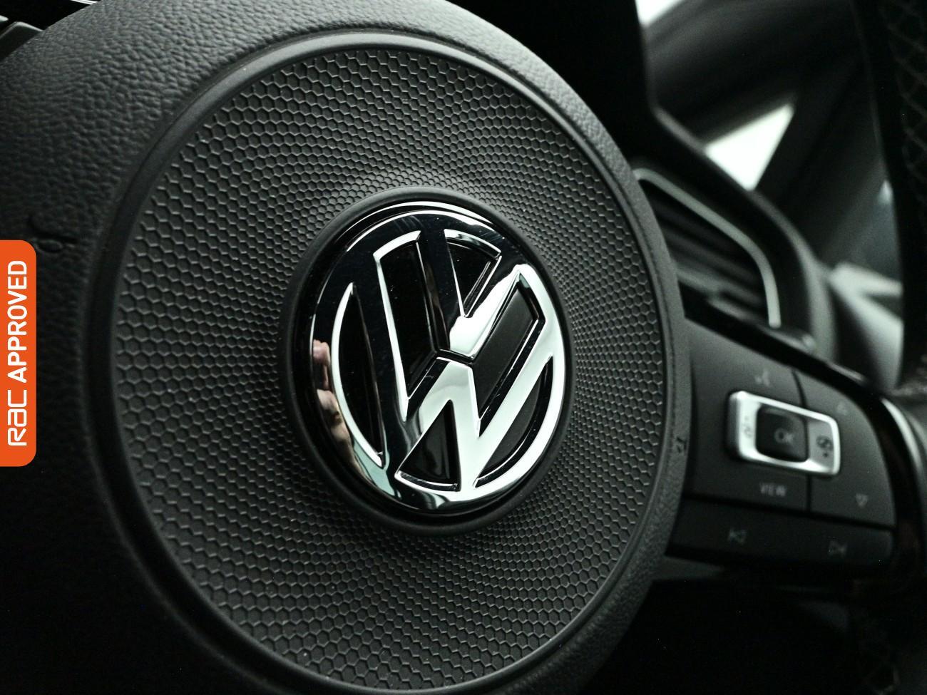 Volkswagen Golf view 23