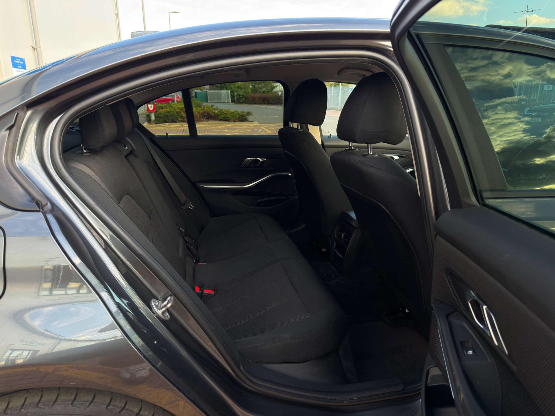 BMW 3 Series view 77