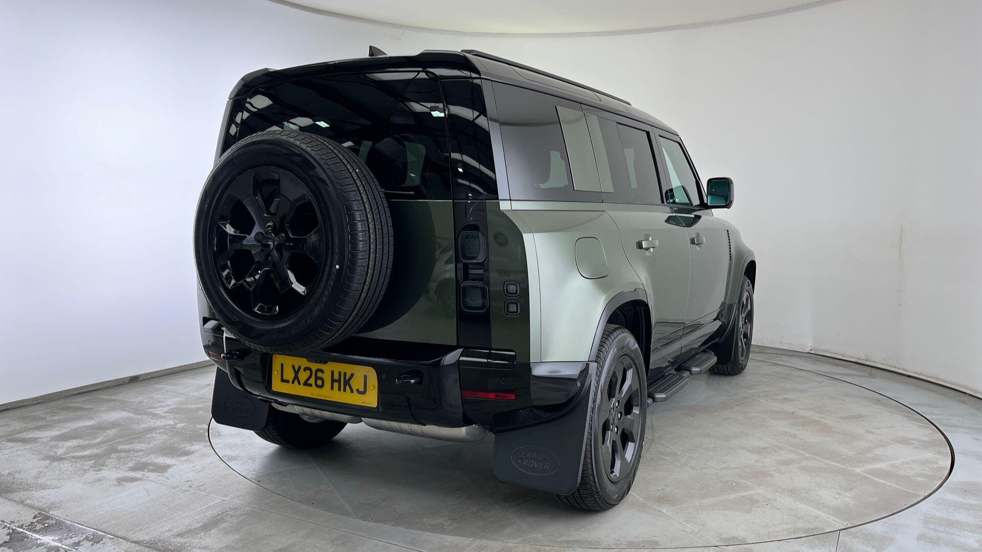 Land Rover Defender view 32