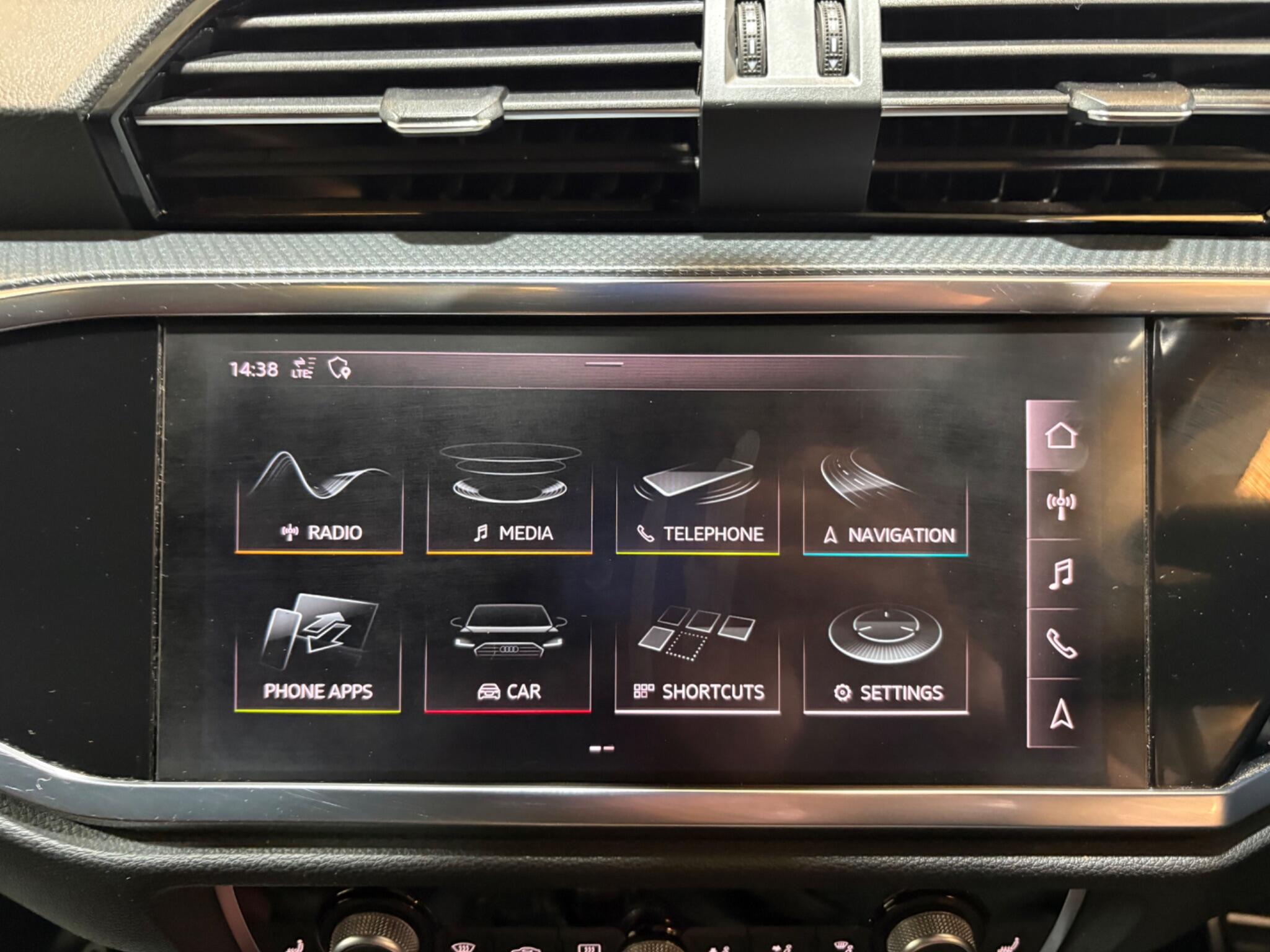 Audi Q3 view 51
