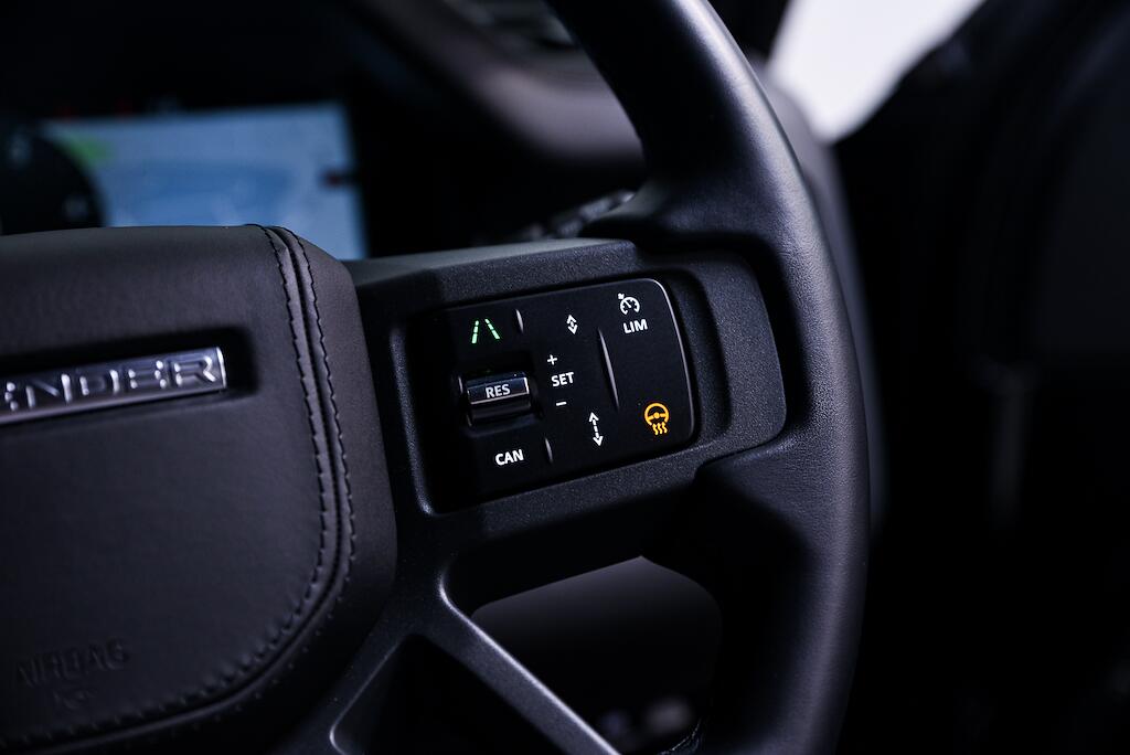 Land Rover Defender view 27