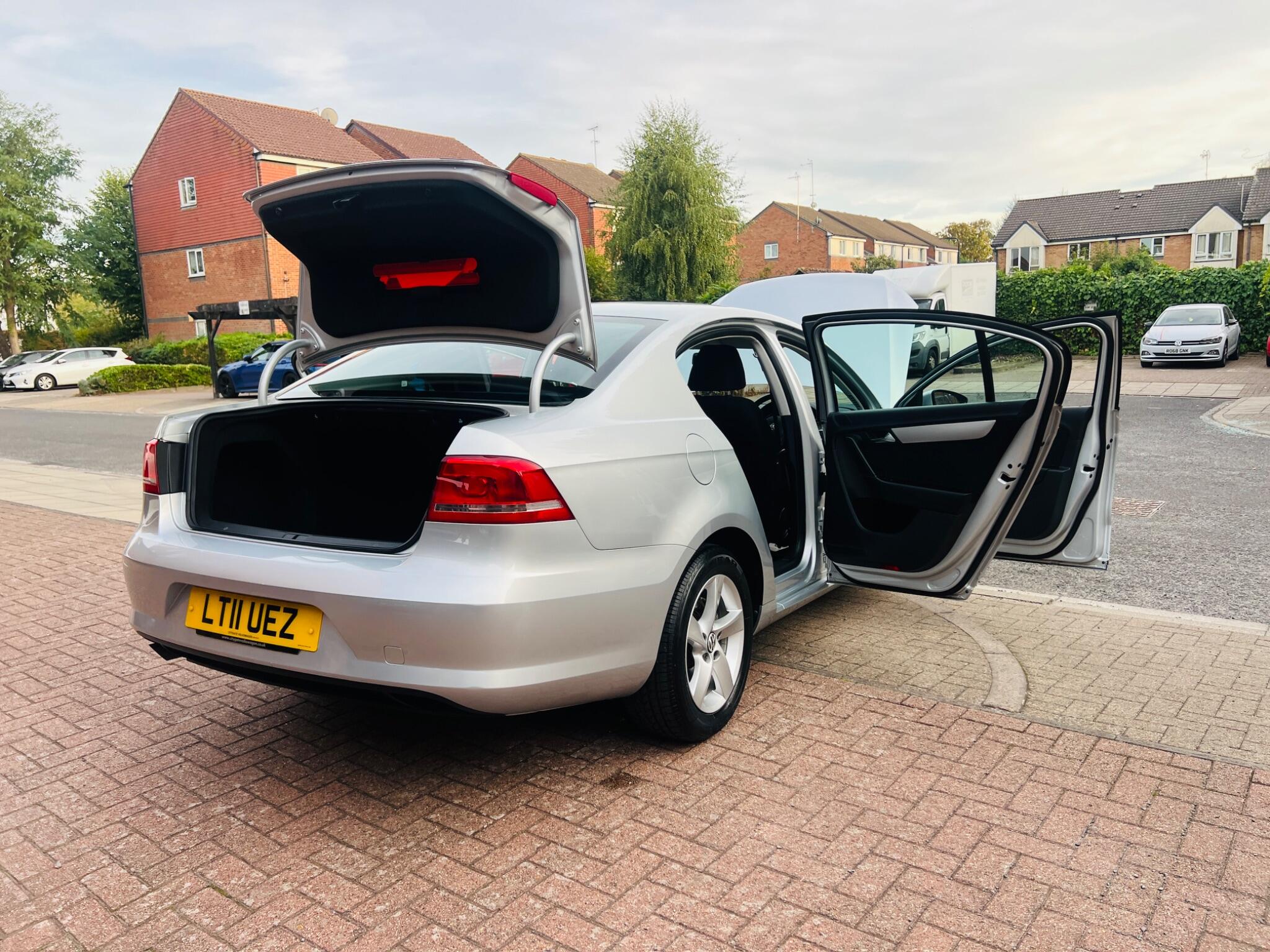 Volkswagen Passat view 32