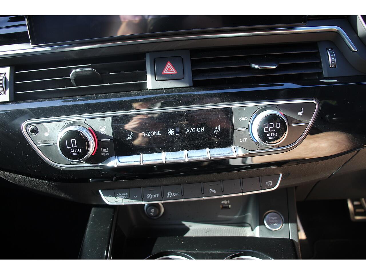 Audi A4 view 26