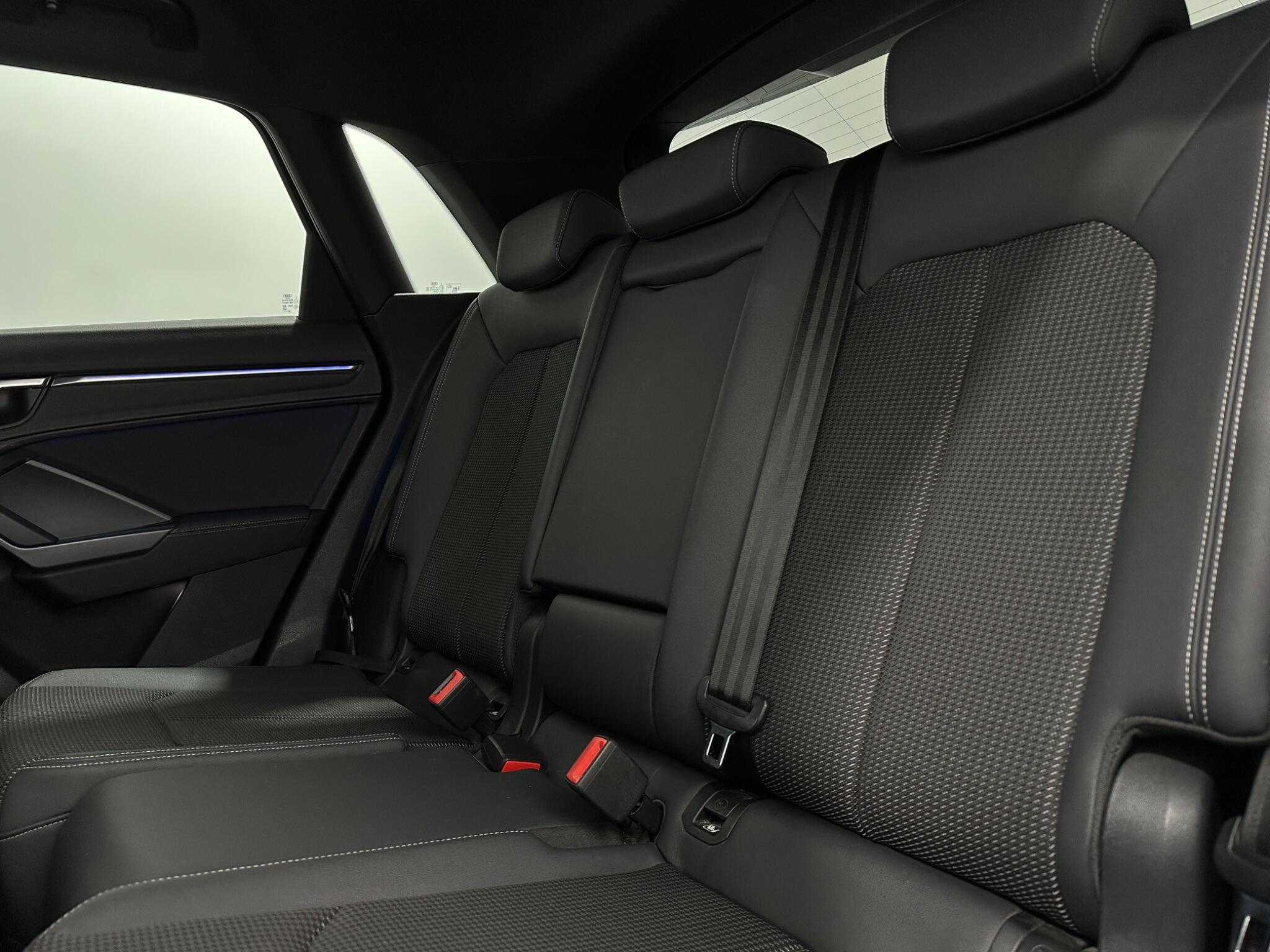 Audi Q3 view 39