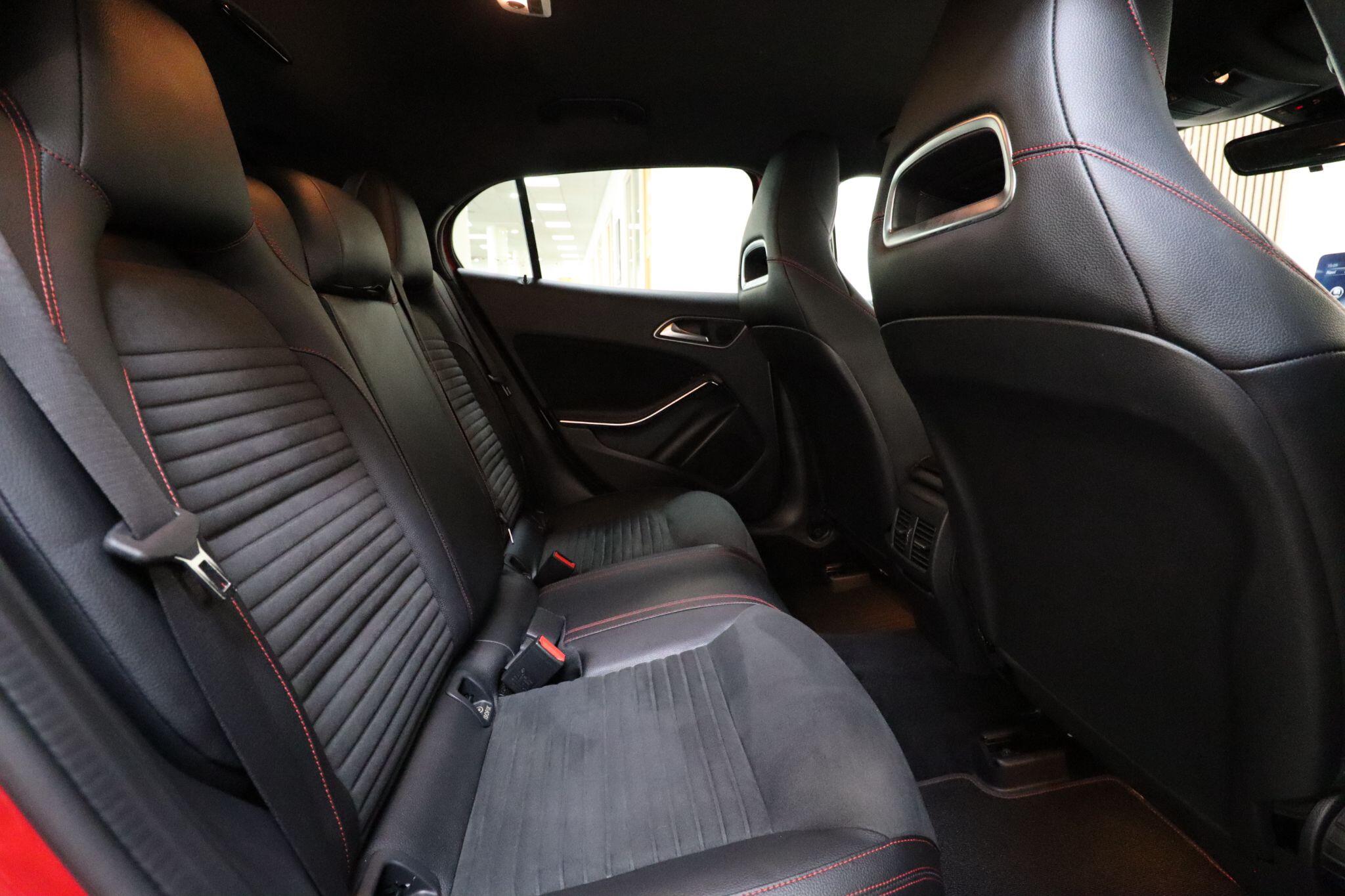 Mercedes-Benz Gla view 13