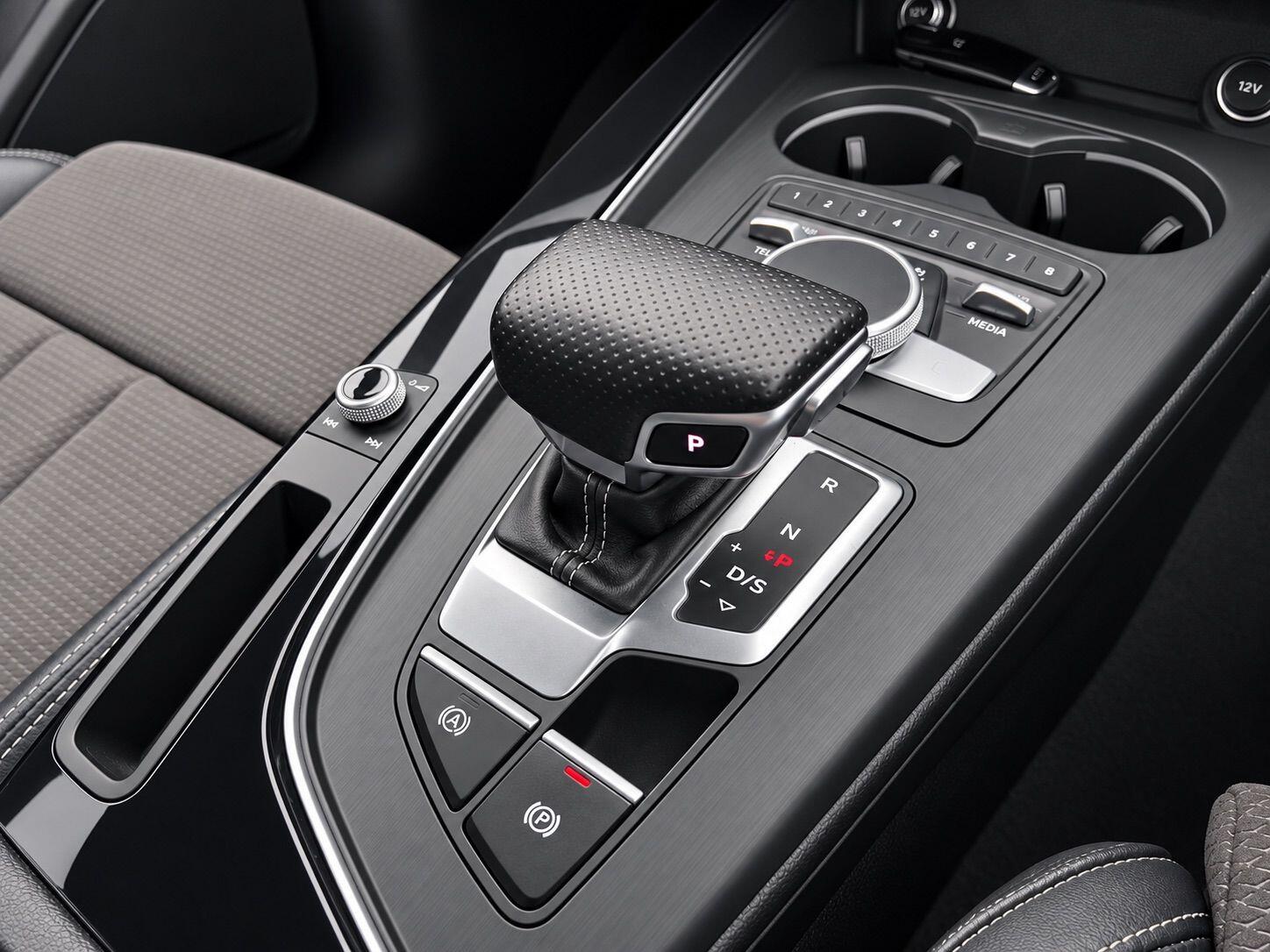 Audi A4 view 24