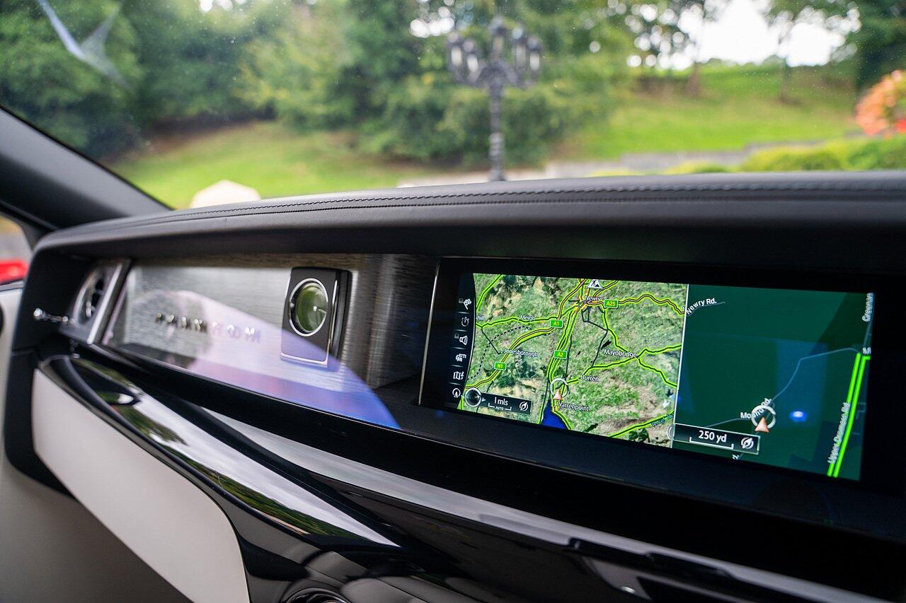 Rolls-Royce Phantom view 79