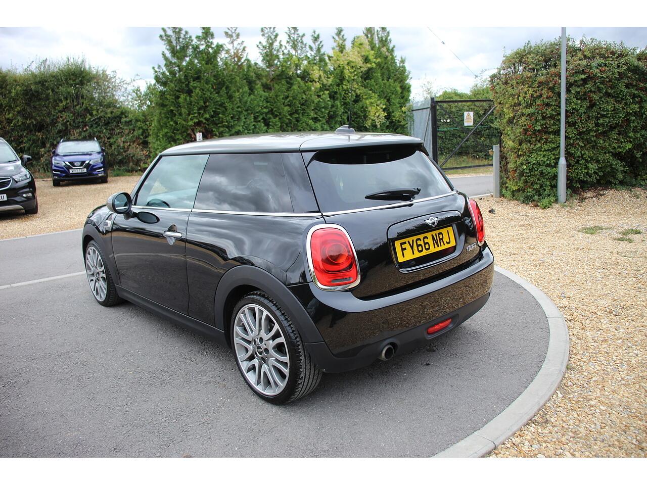 Mini Hatch view 8