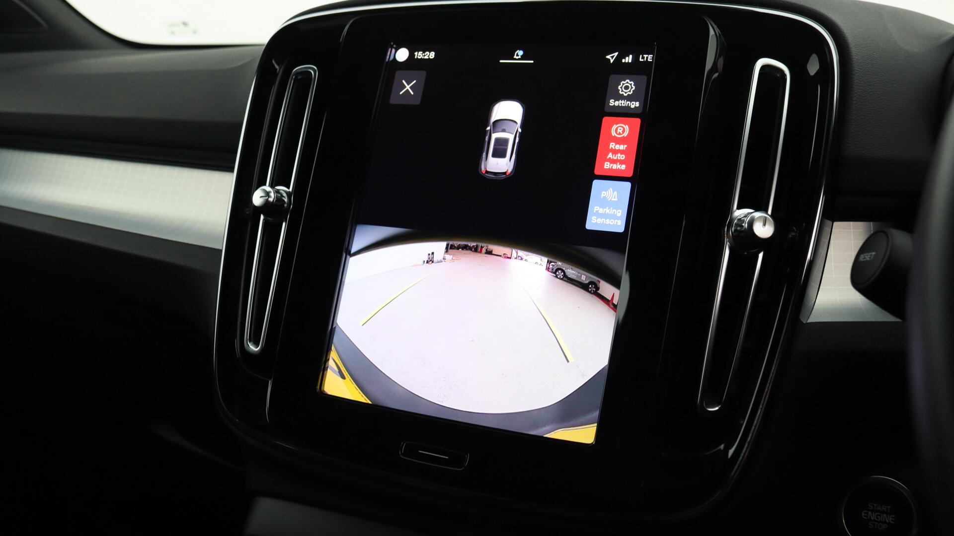 Volvo XC40 view 17