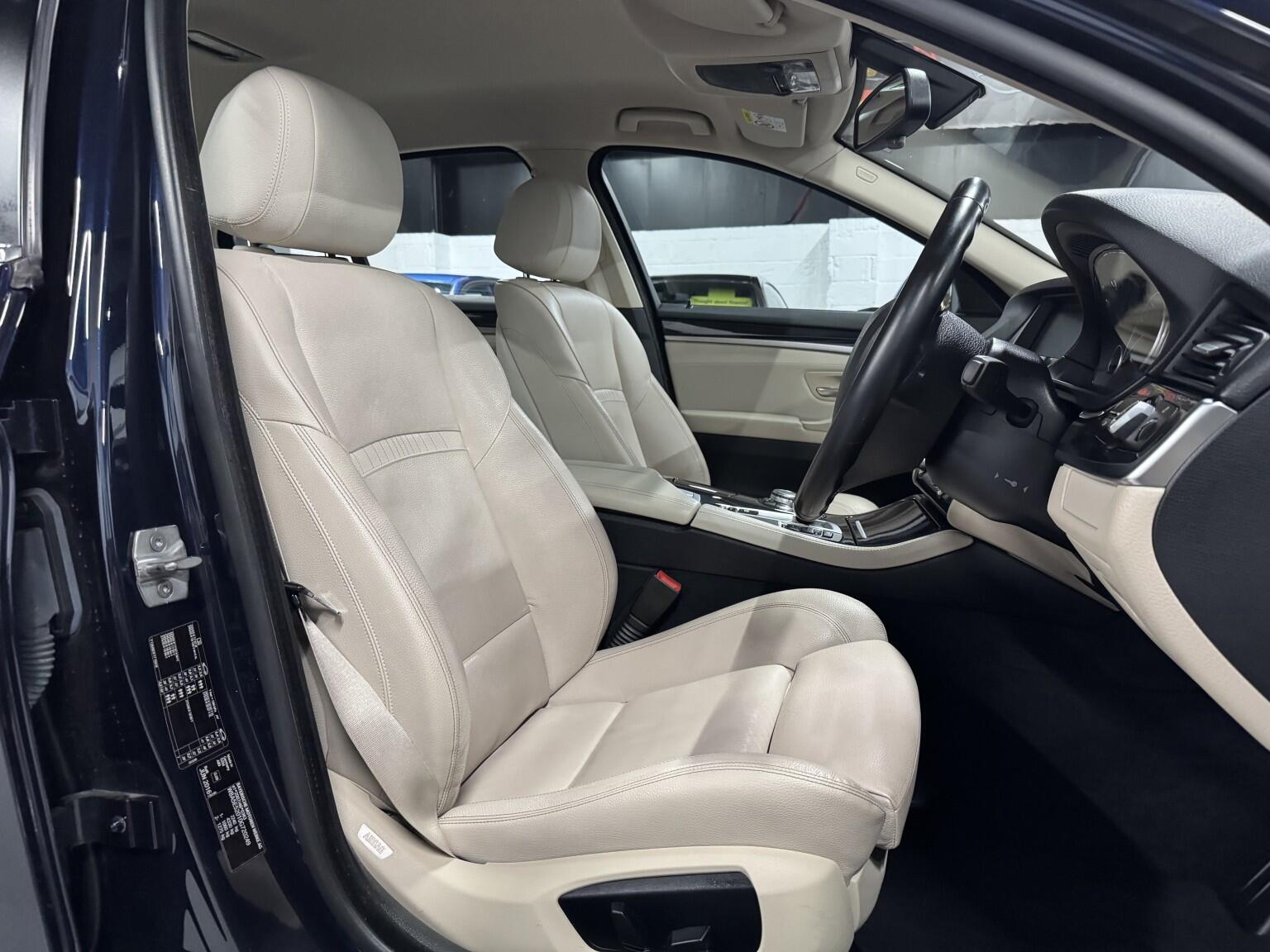 BMW 5 Series view 17