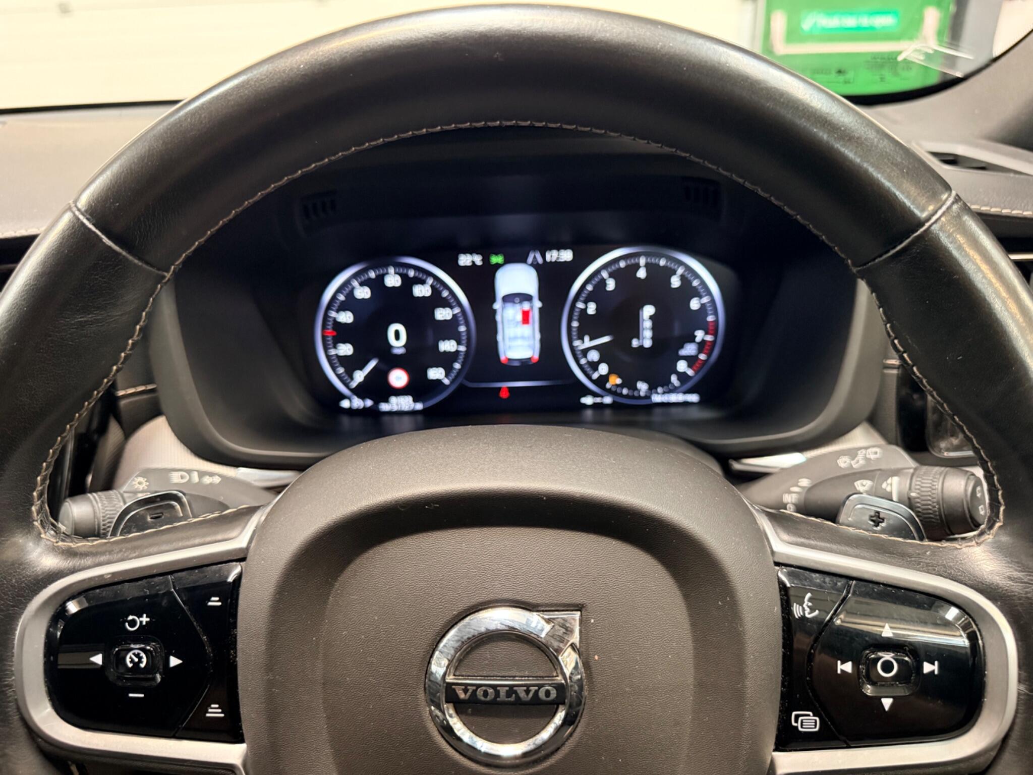 Volvo XC60 view 22
