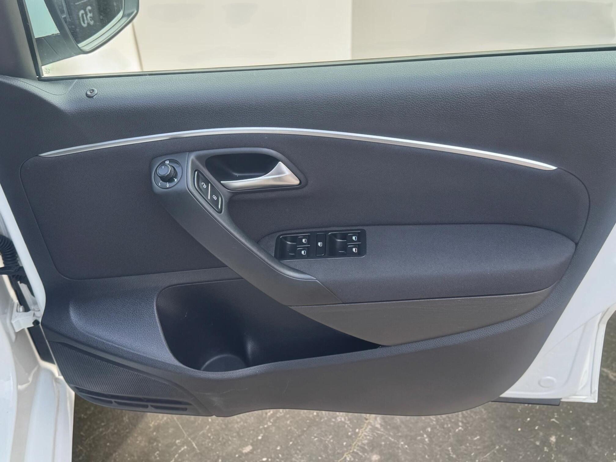 Volkswagen Polo view 27