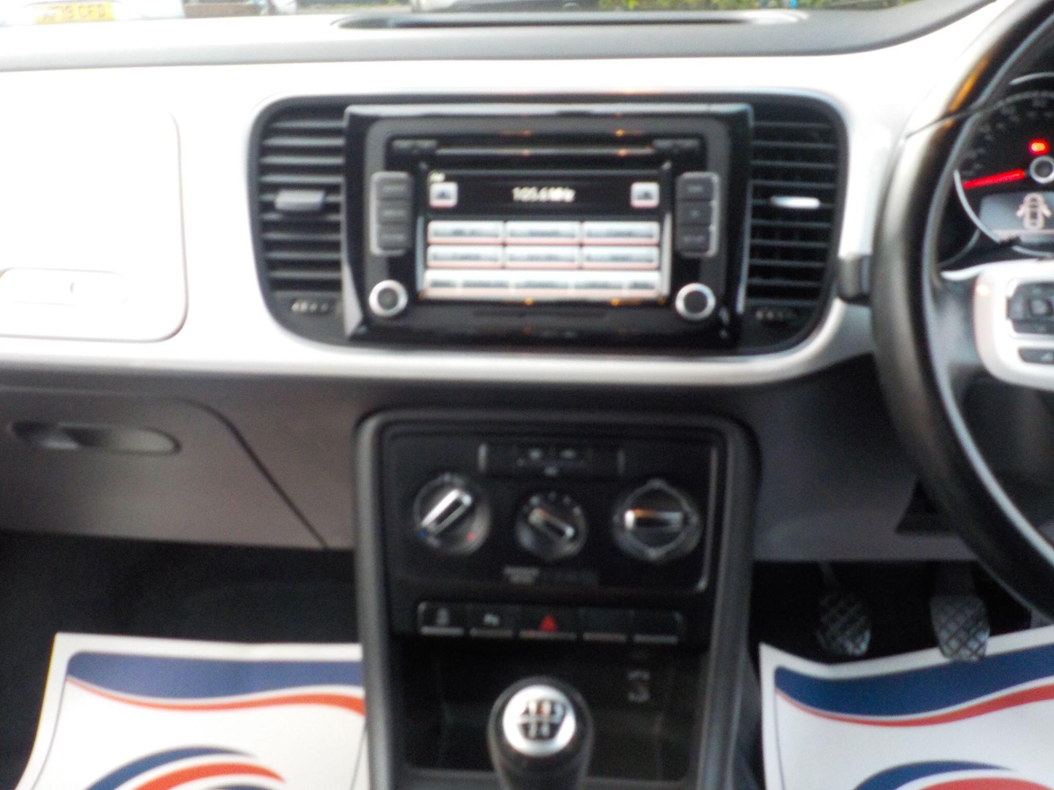 Volkswagen Beetle 1.6 TDI BlueMotion Tech Design Euro 5 (s/s) 3dr