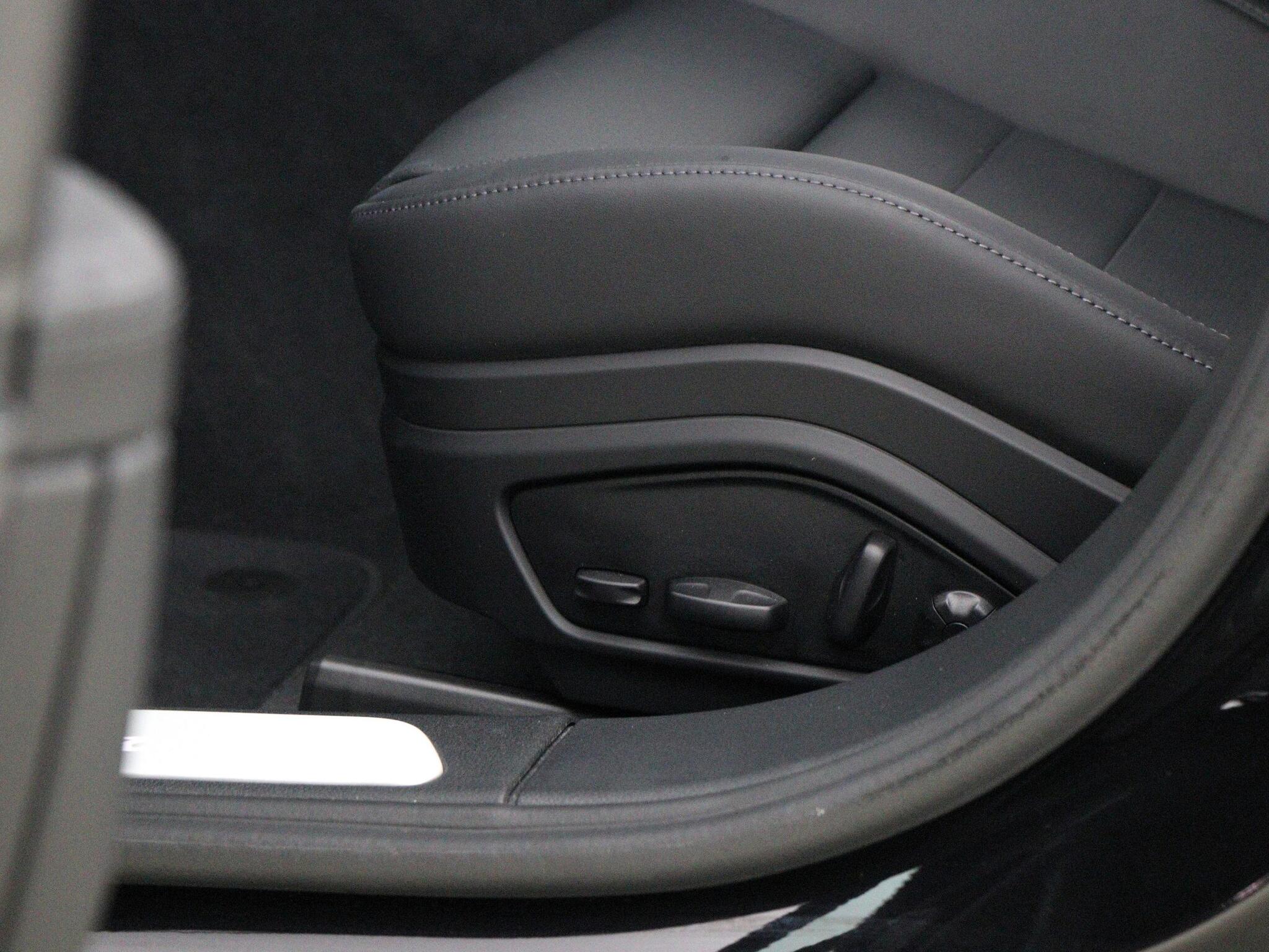 Porsche Panamera view 35