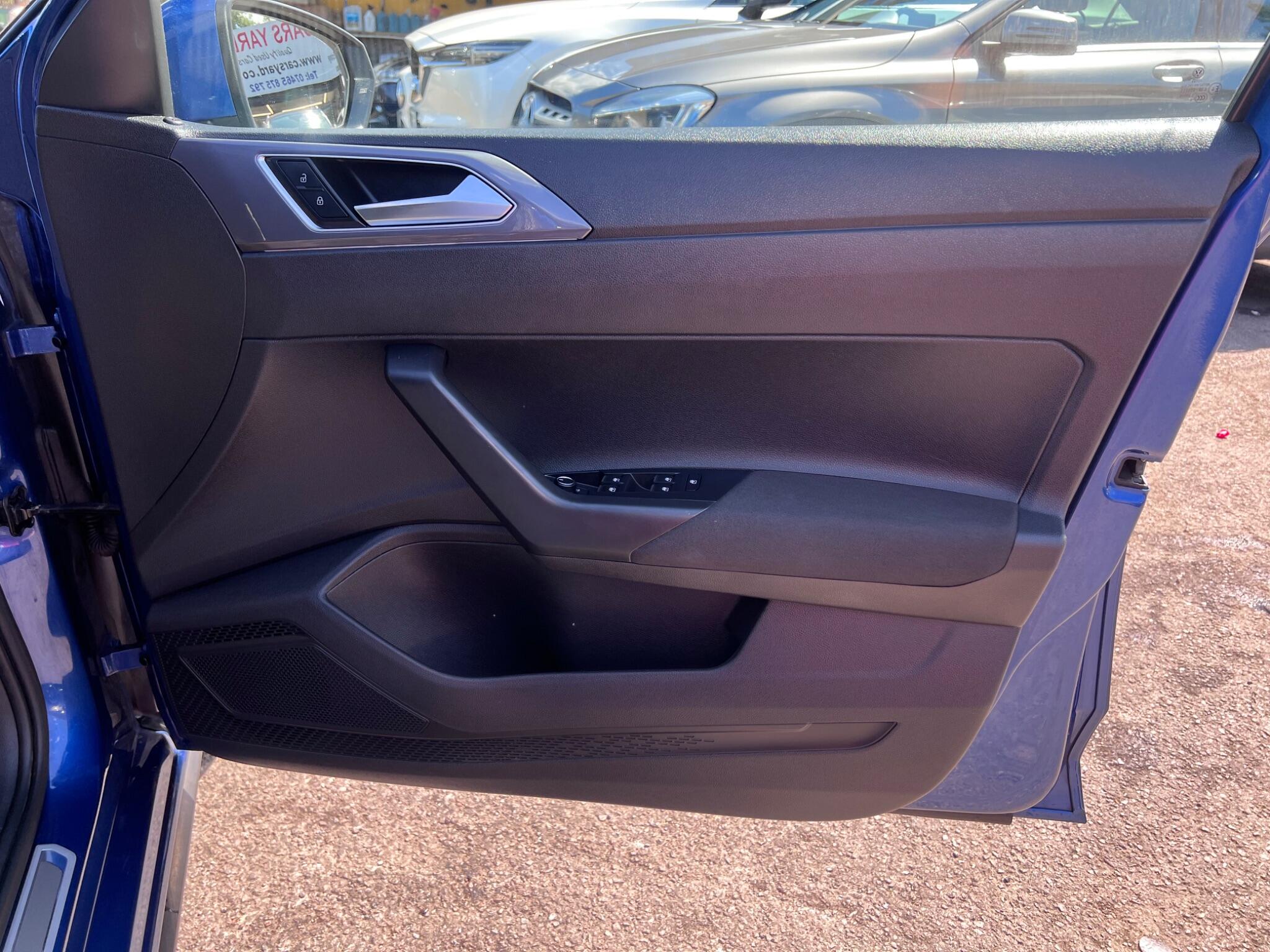 Volkswagen Polo view 16