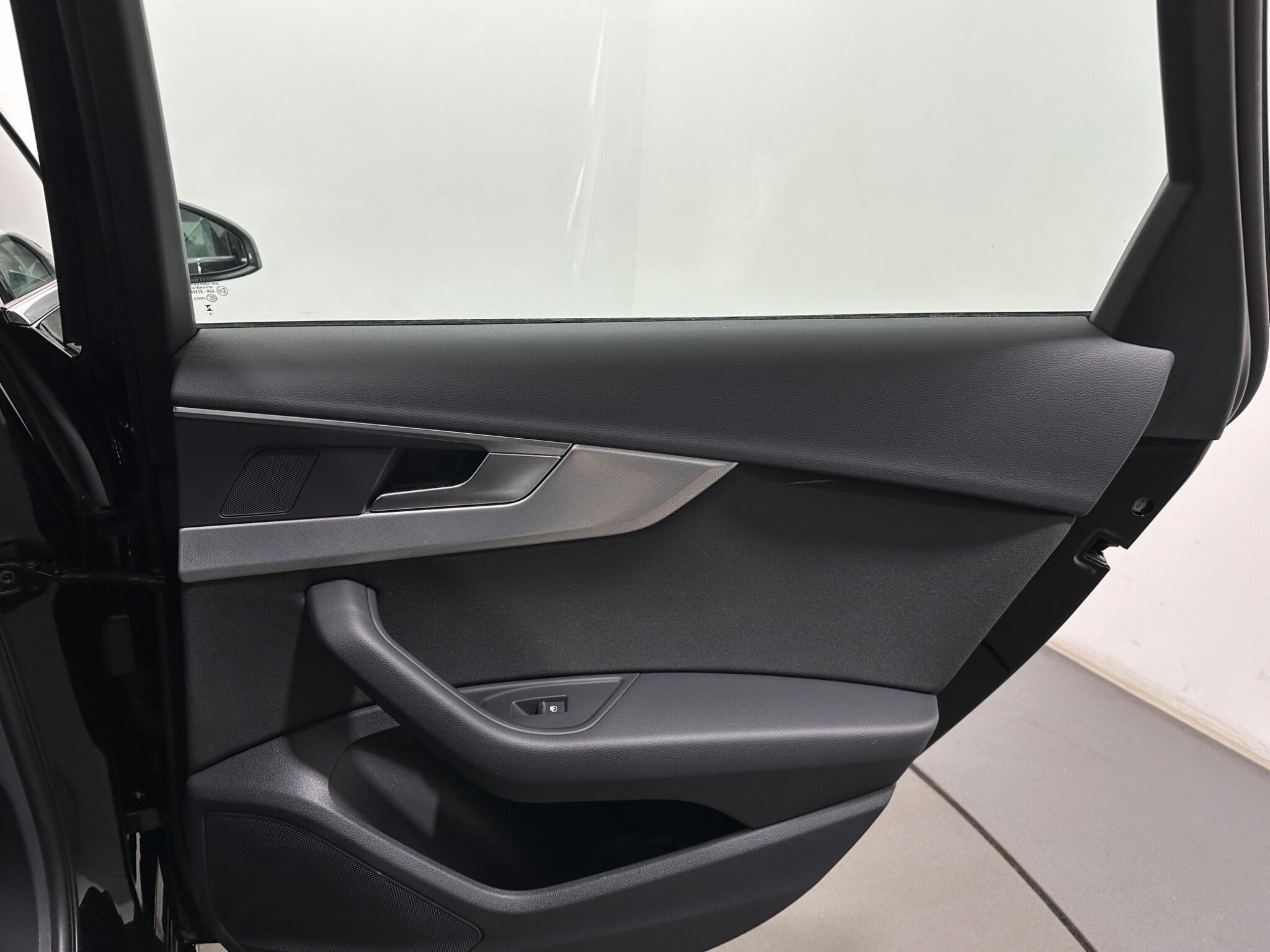 Audi A4 view 44