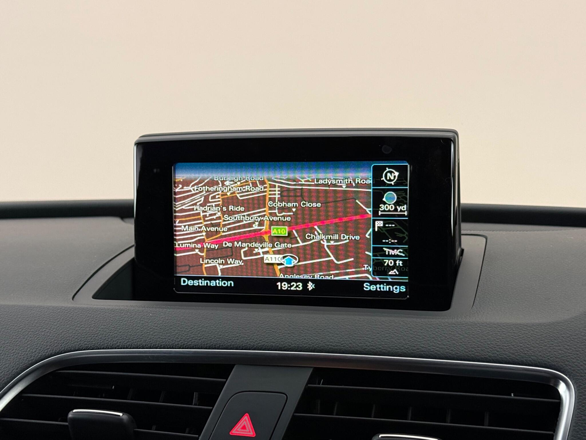 Audi Q3 view 27