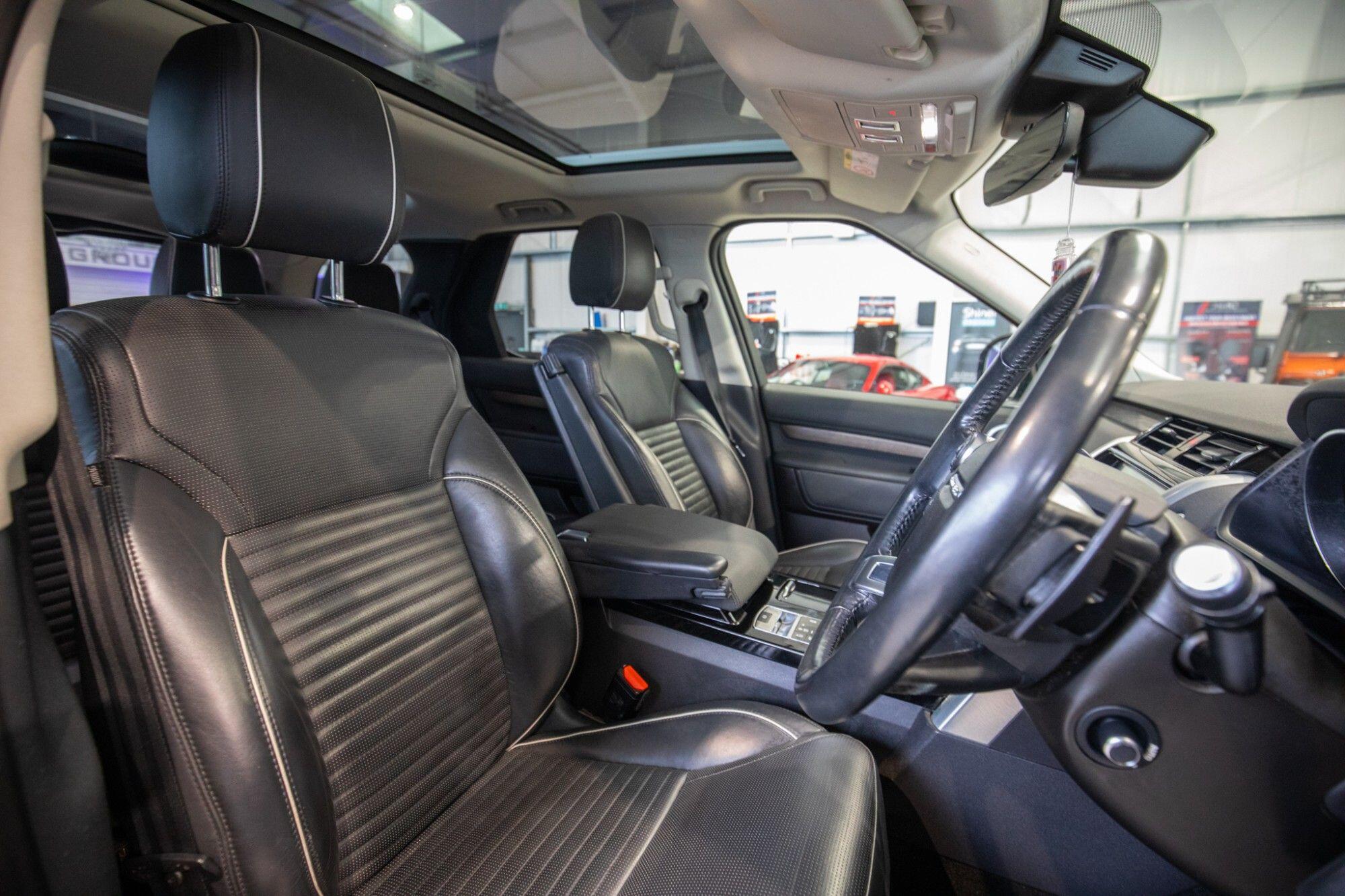 Land Rover Discovery view 15