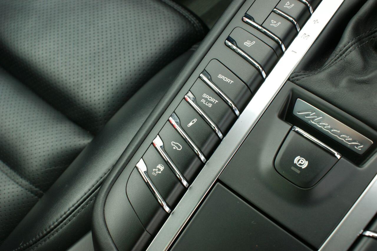 Porsche Macan view 65