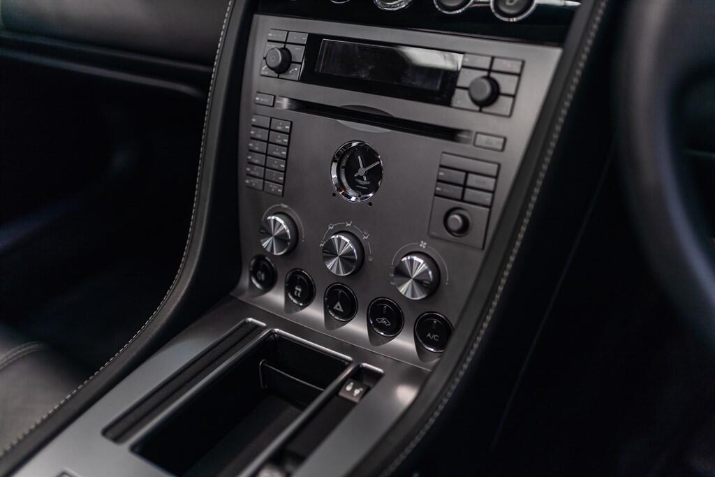 Aston Martin DB9 view 21