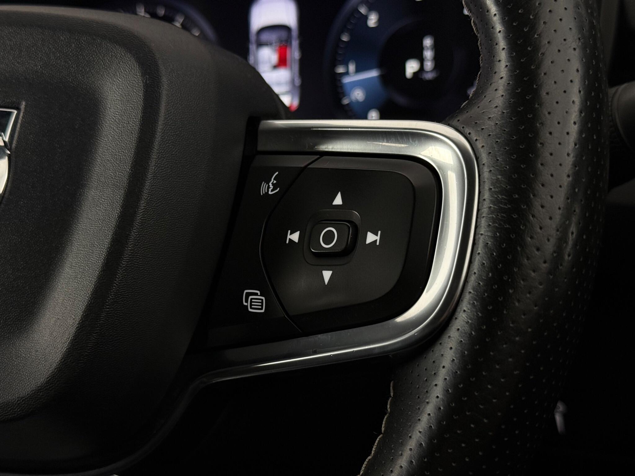 Volvo XC40 view 16