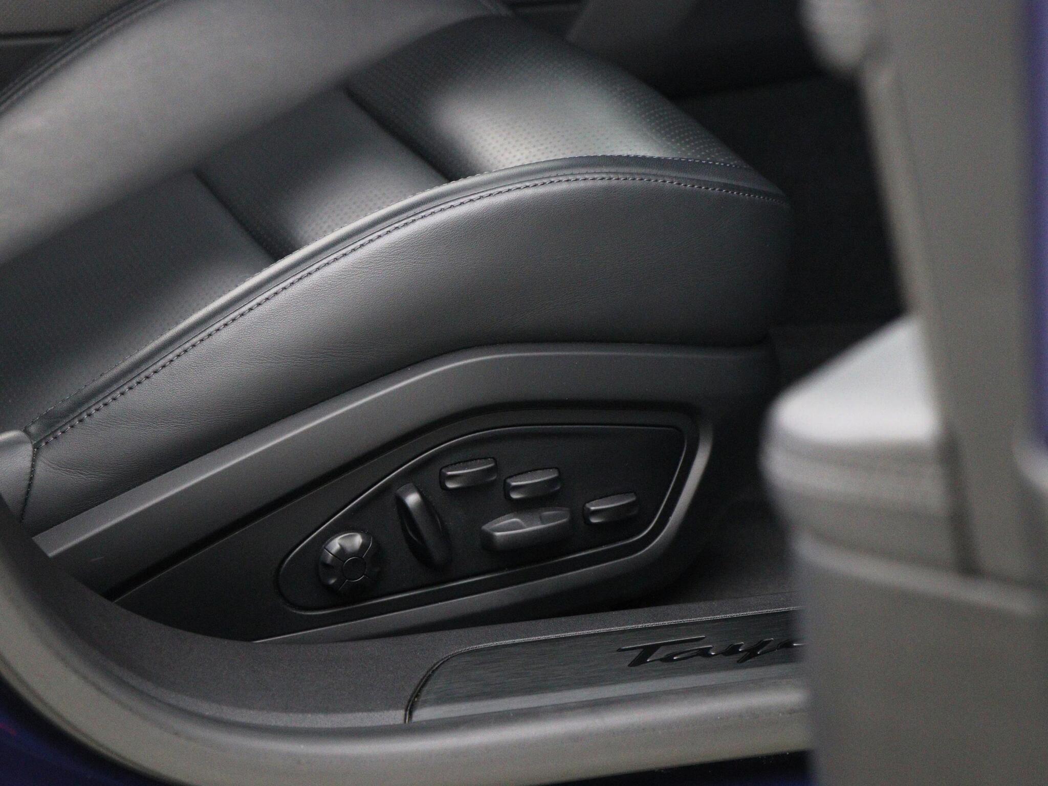 Porsche Taycan view 34