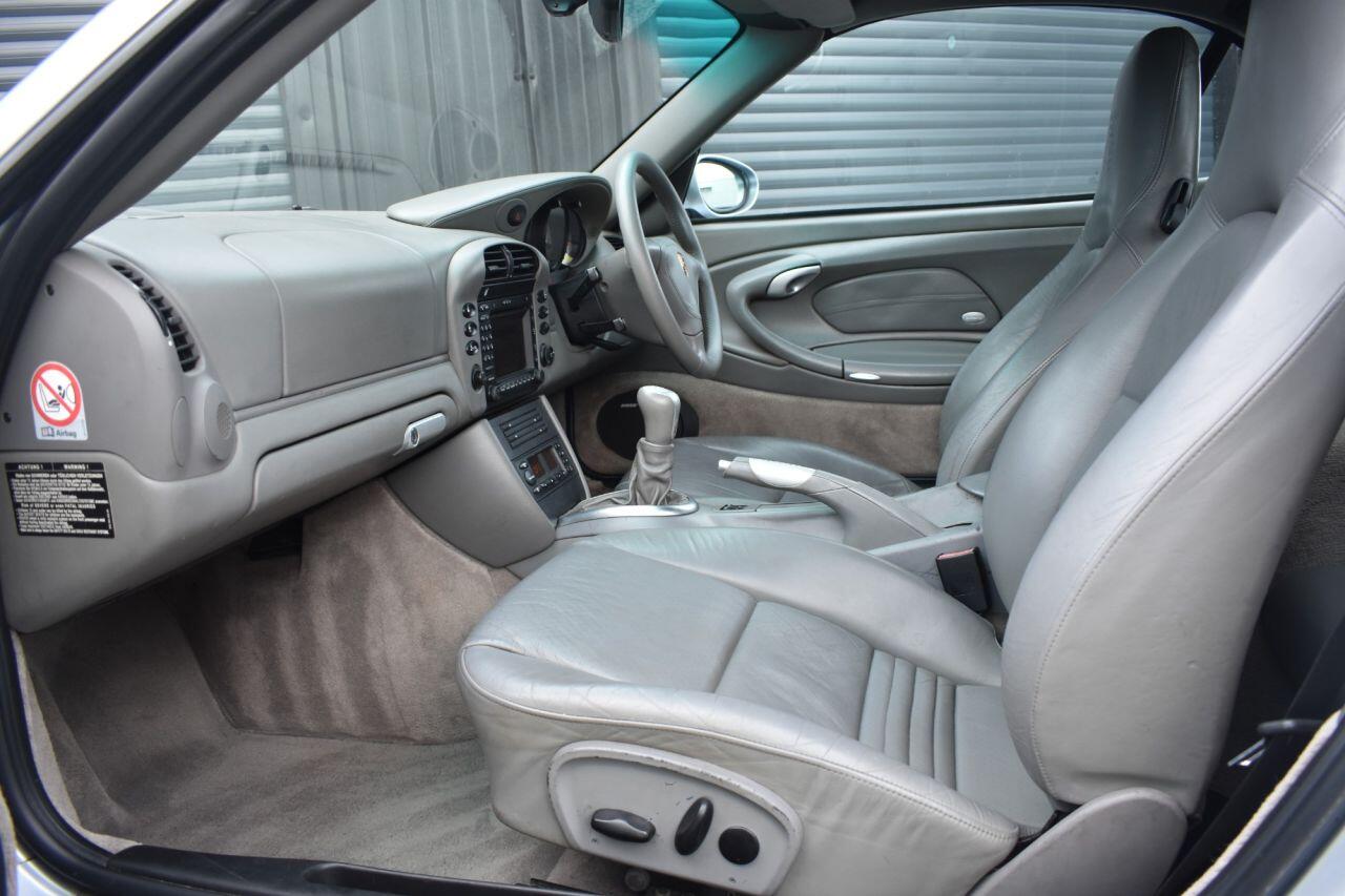 Porsche 911 view 10