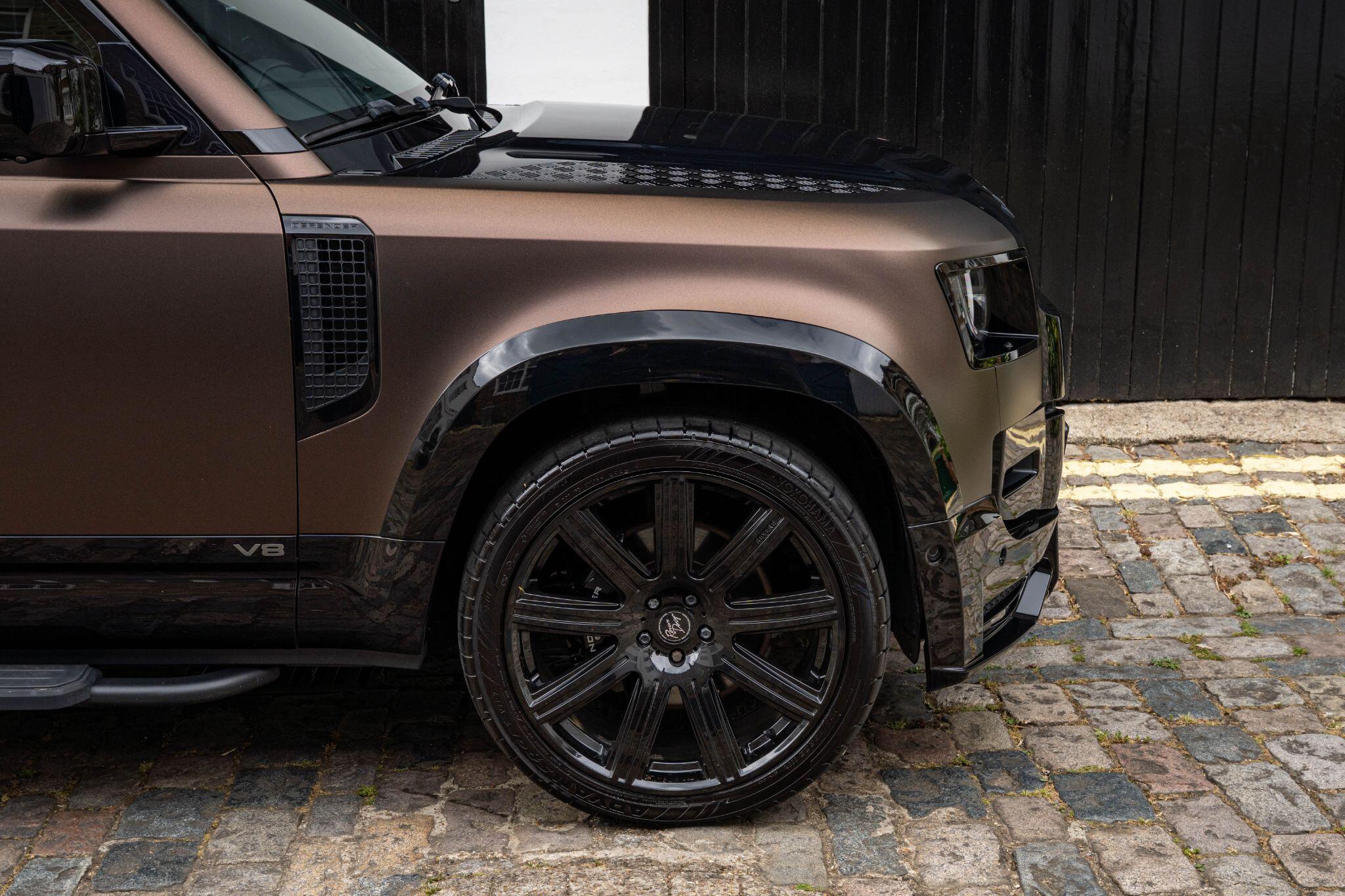 Land Rover Defender view 35