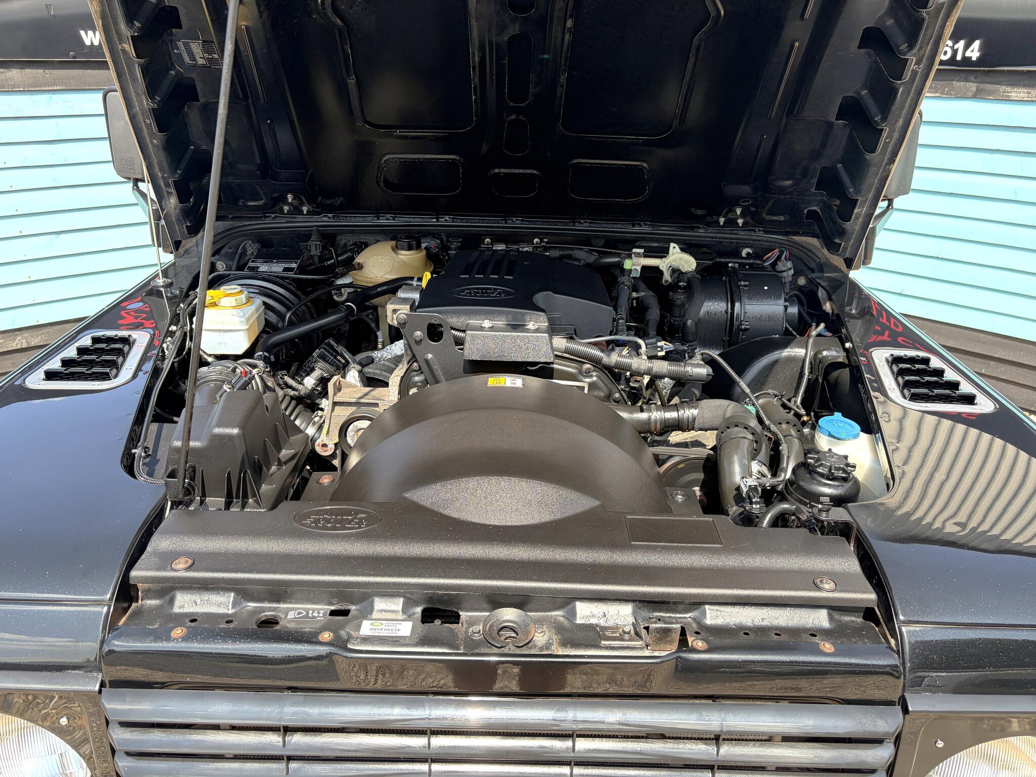 Land Rover Defender view 13