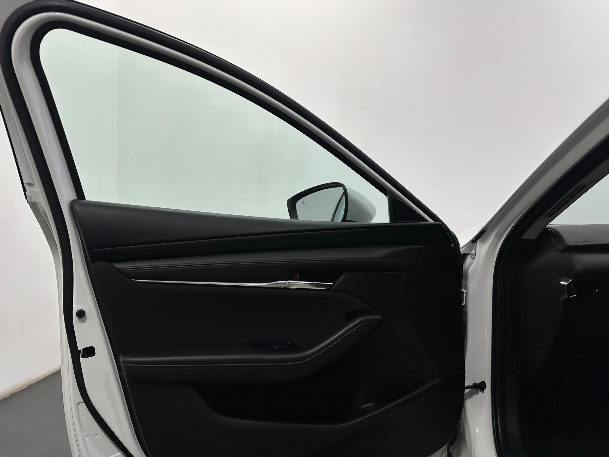 Mazda Mazda3 view 36