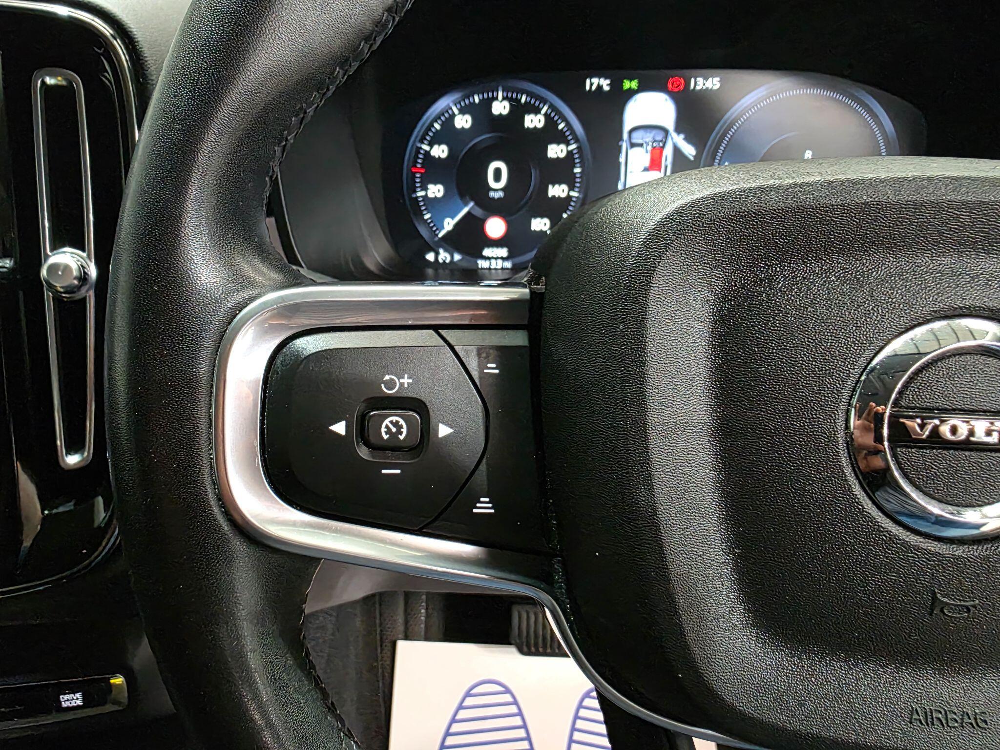 Volvo XC40 view 19