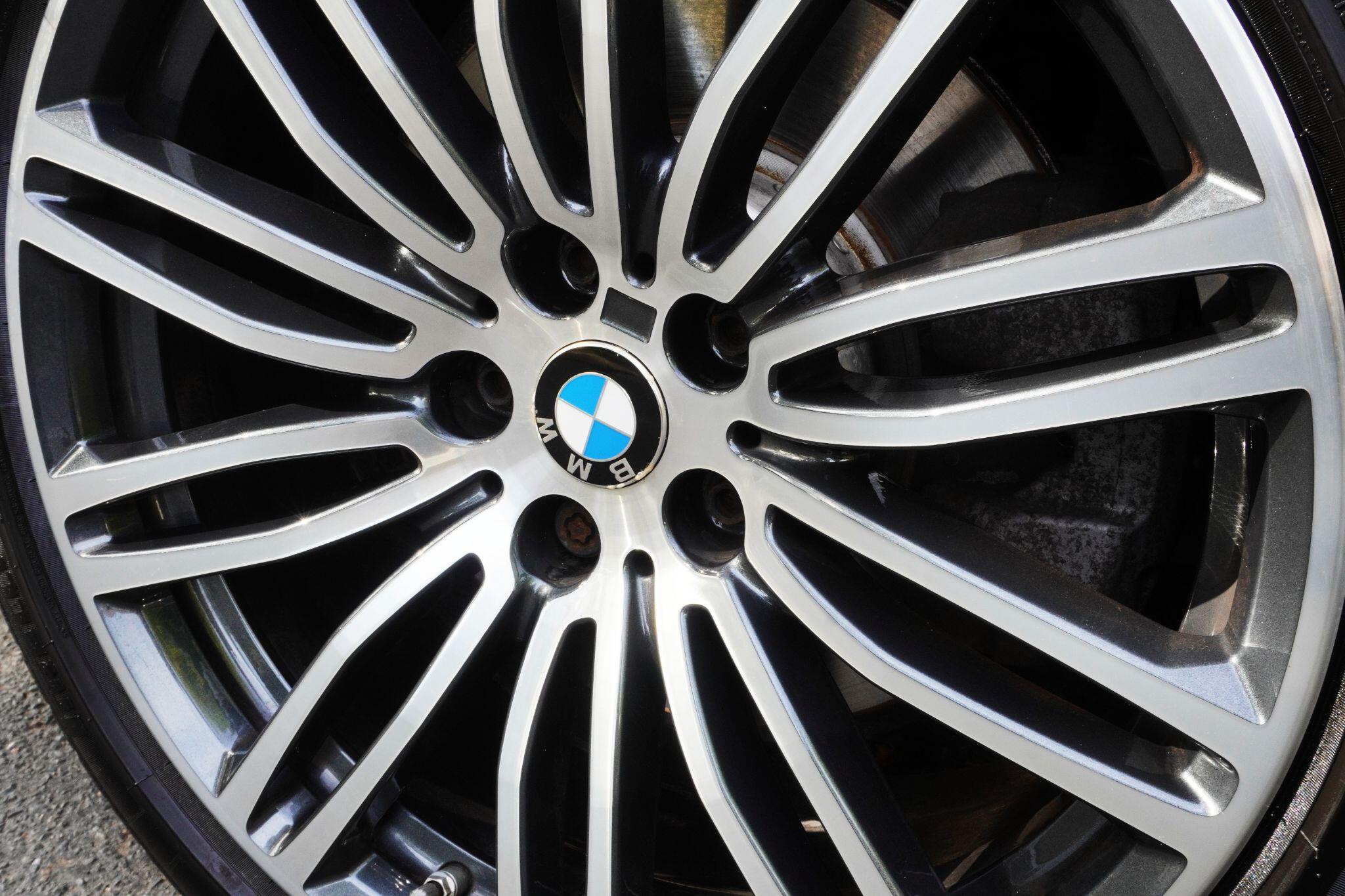 BMW 5 Series view 97