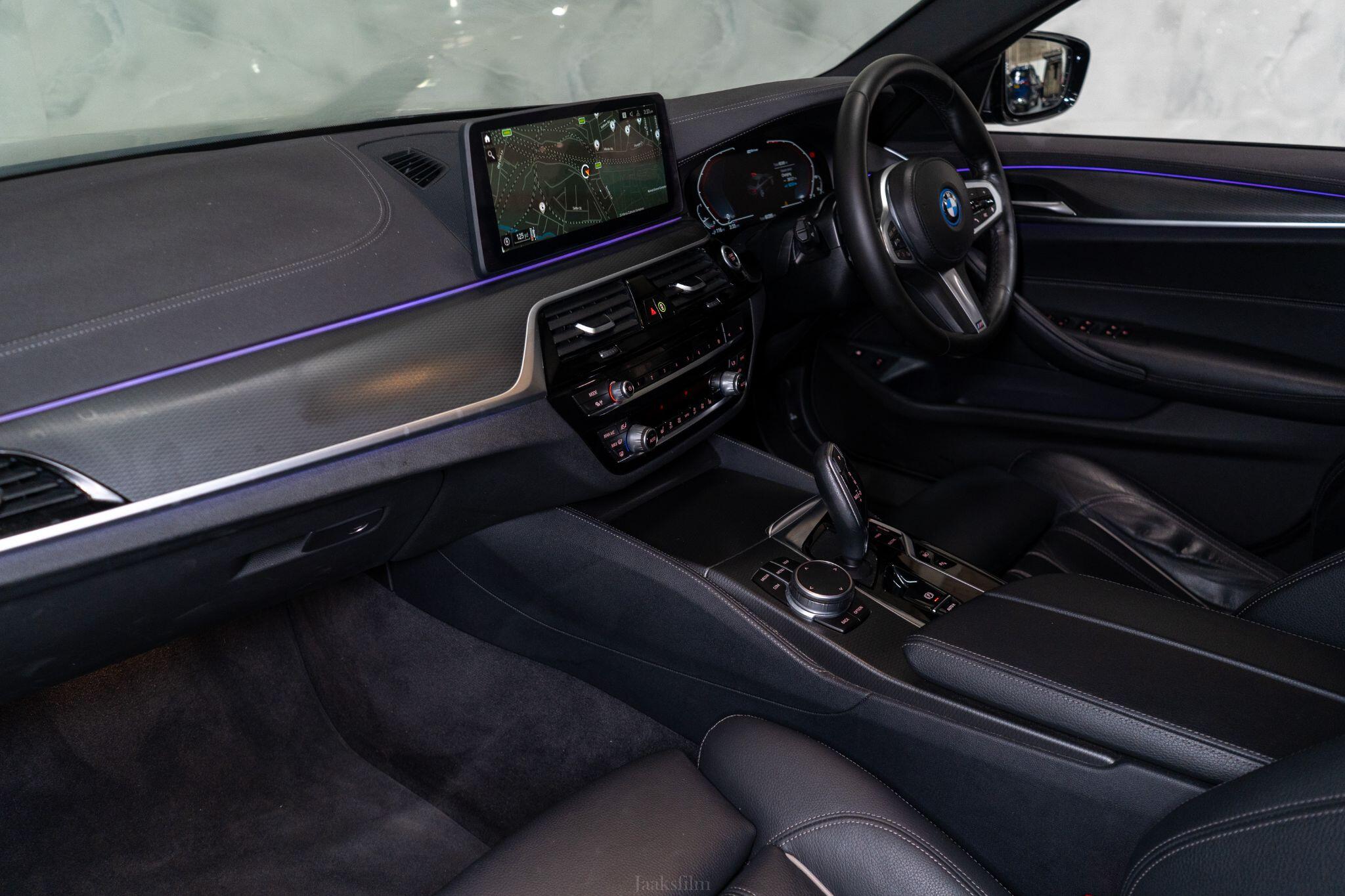 BMW 5 Series view 16