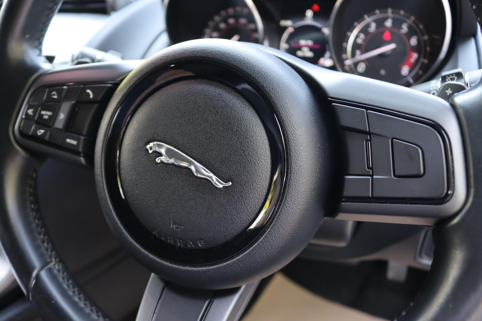 Jaguar F-Type view 35