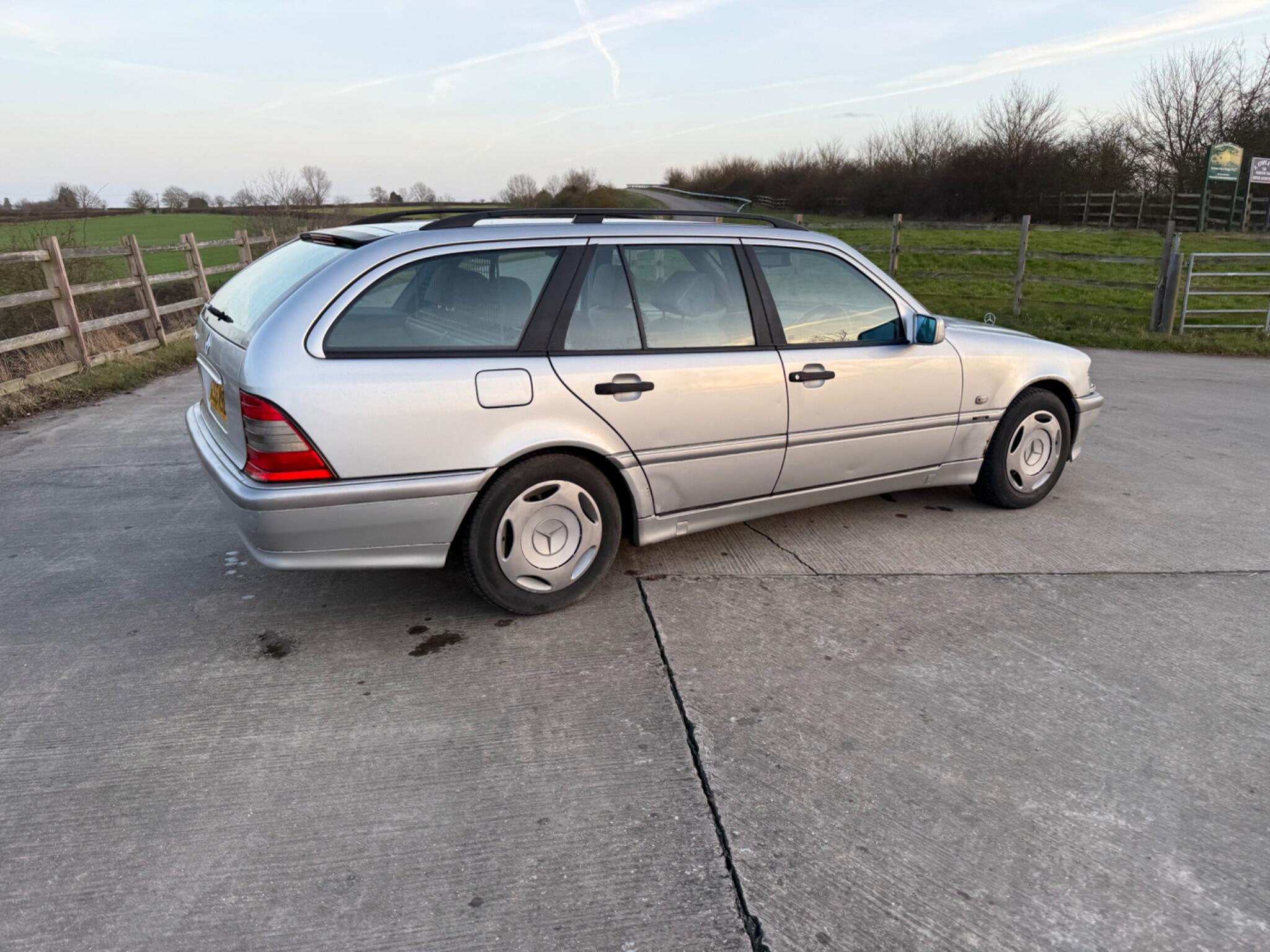 Mercedes-Benz C Class 2.4 C240 Classic 5dr — photo 24 of 66