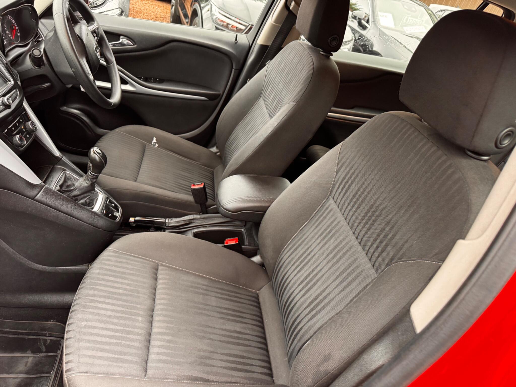 Vauxhall Zafira Tourer view 13