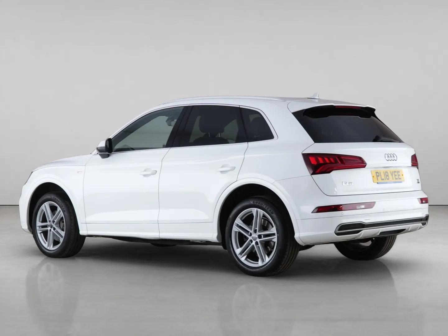 Audi Q5 view 8