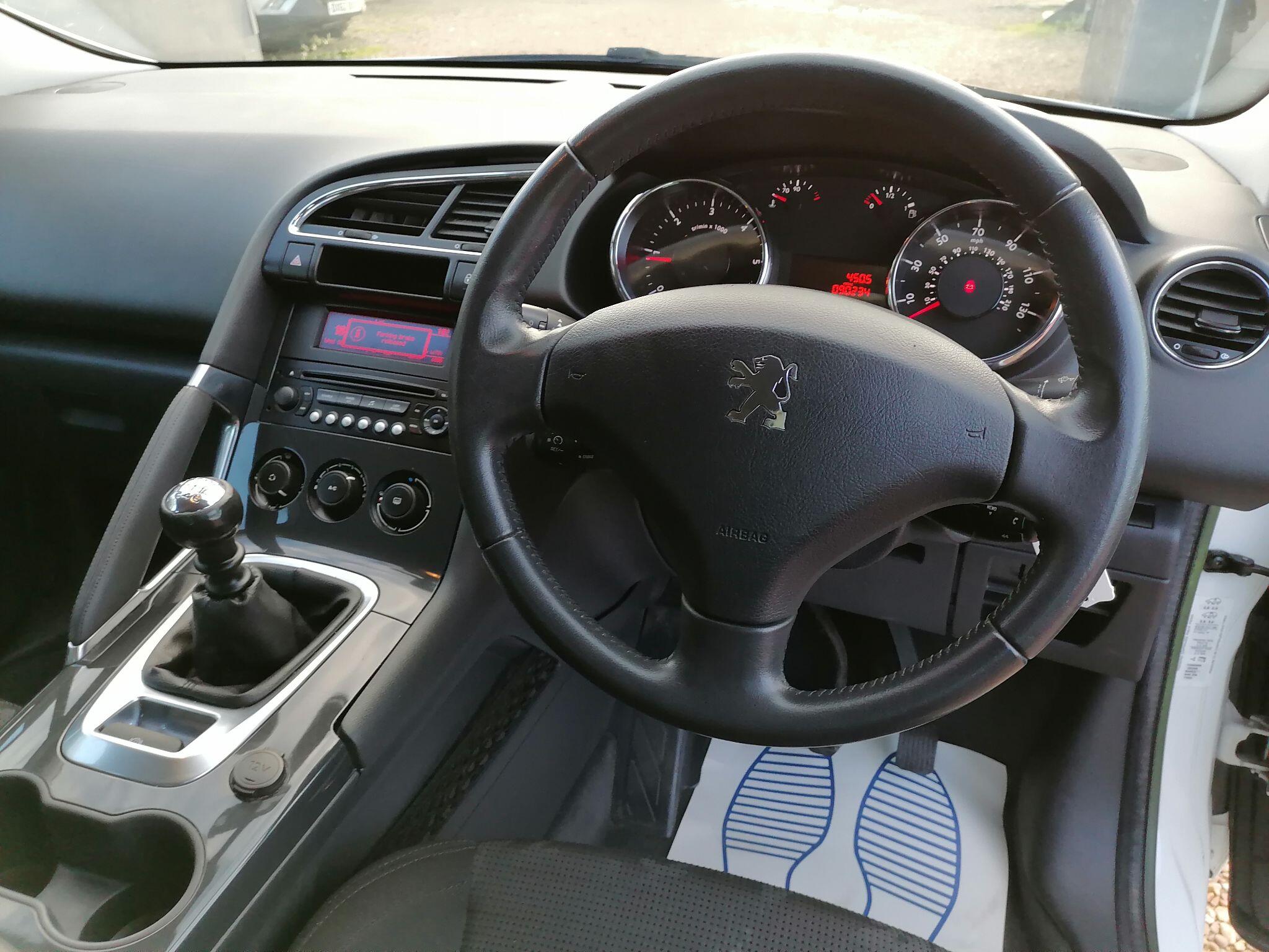 Peugeot 3008 view 45