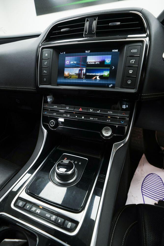 Jaguar Xe view 21