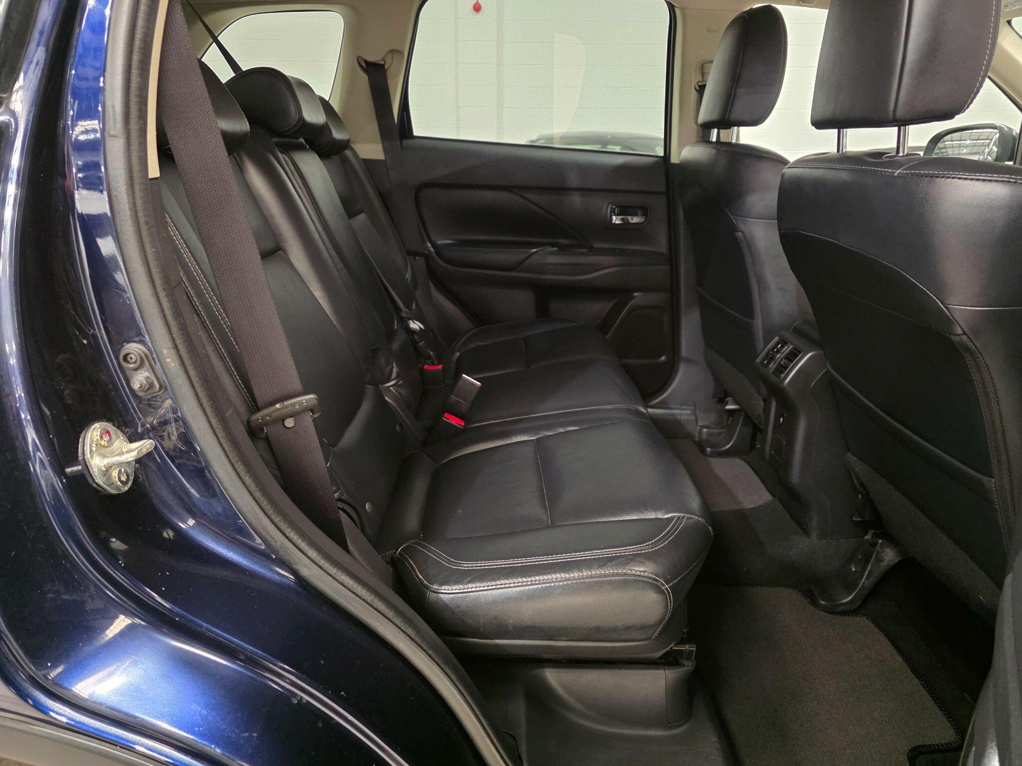 Mitsubishi Outlander view 22