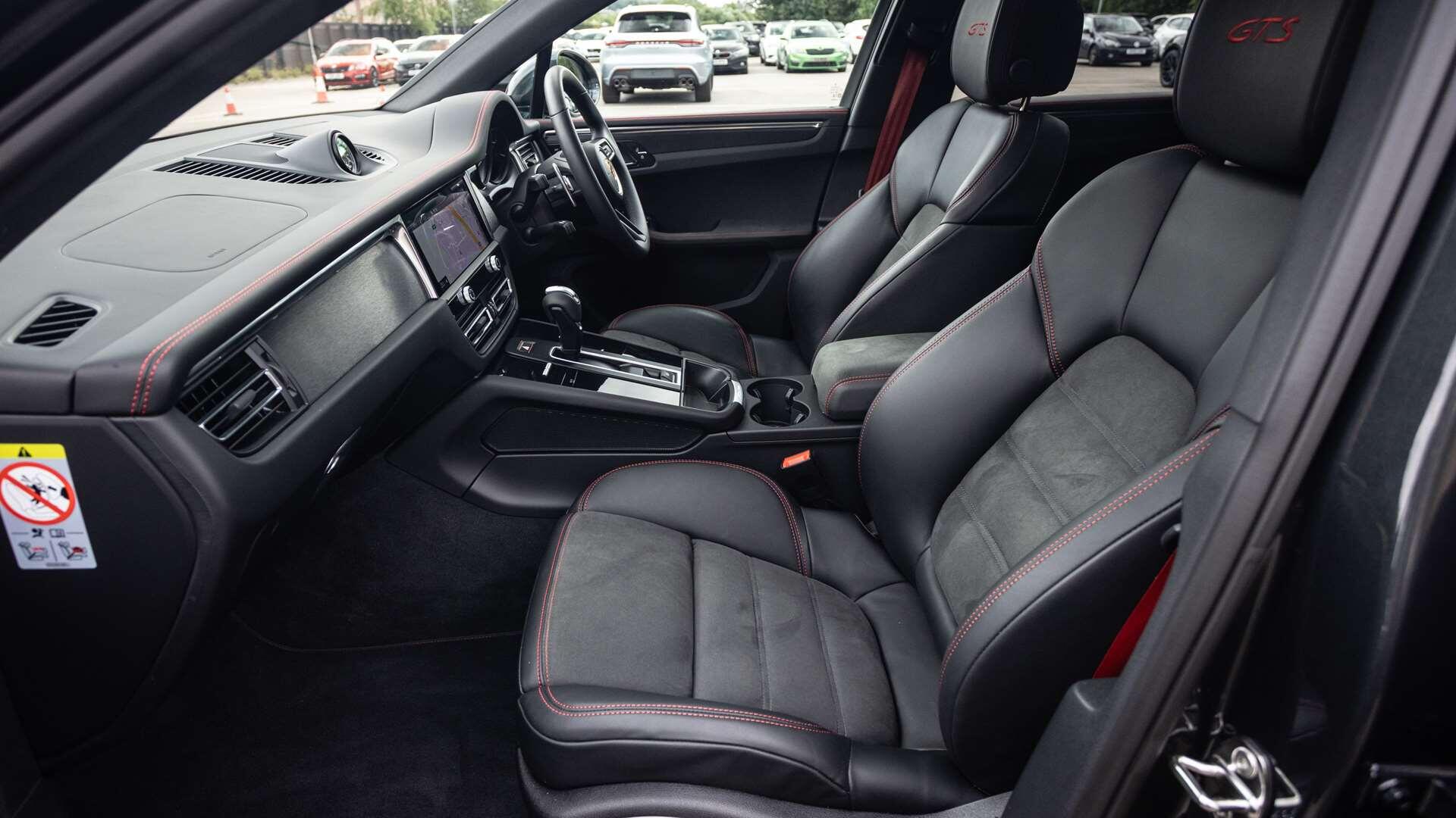 Porsche Macan view 12