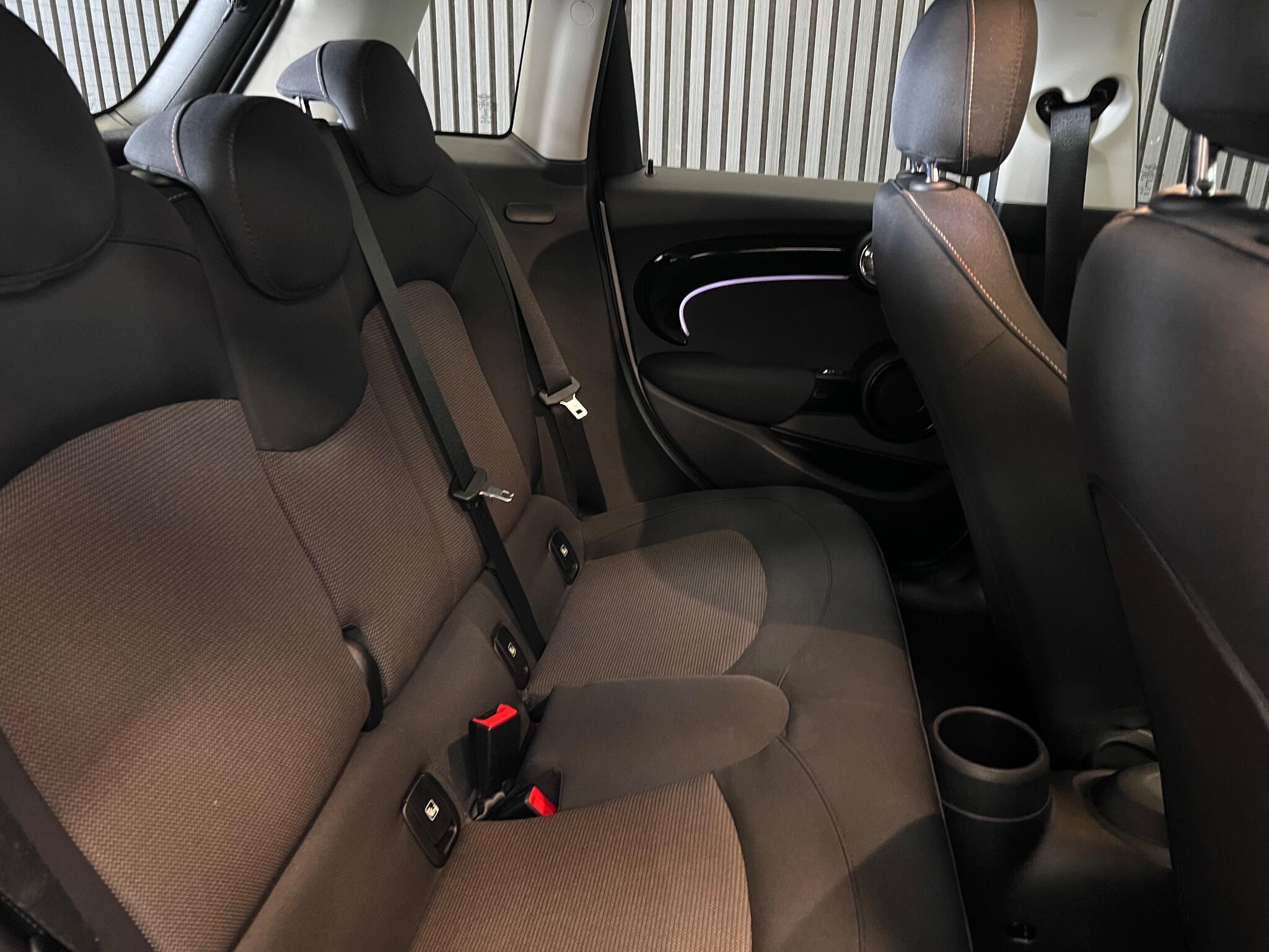 Mini Hatch view 13