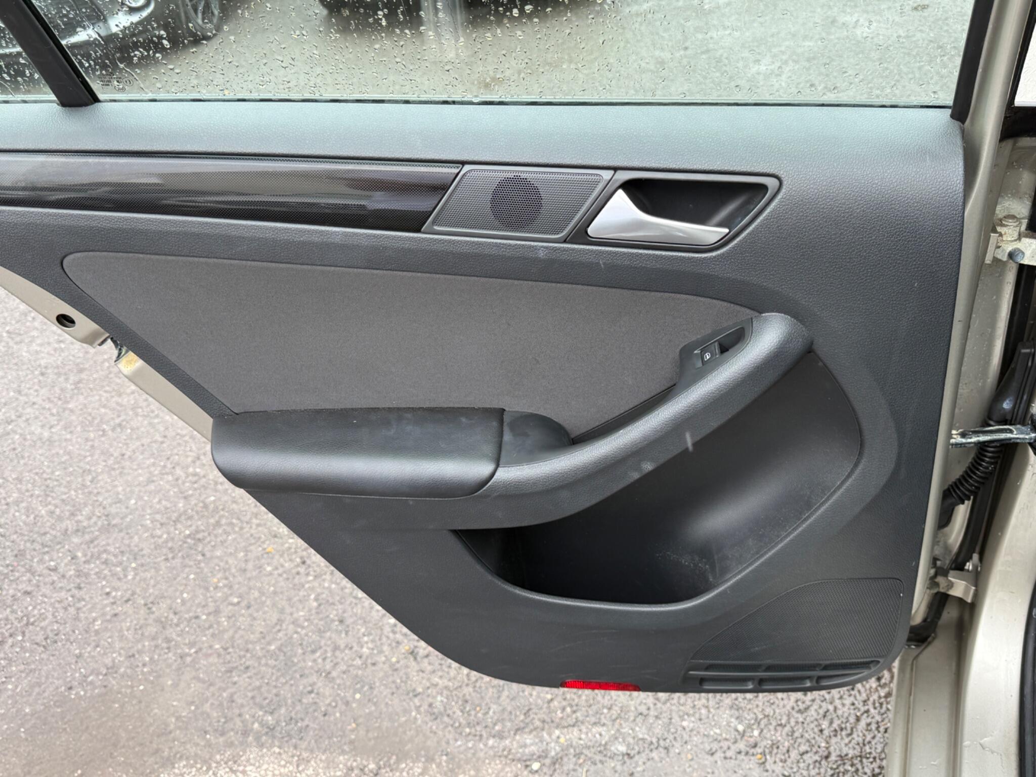 Volkswagen Jetta - Image 56